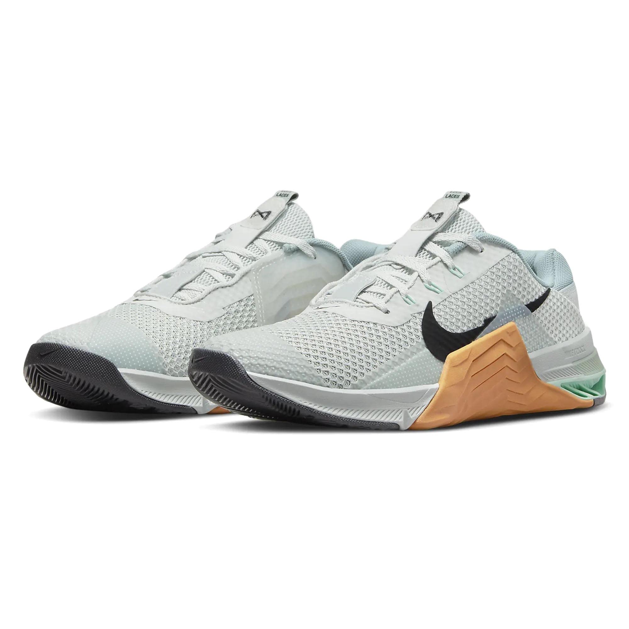 Mens Metcon 7 Training Shoe, Light Silver/Desert Ochre/Dusty Sage/Black, 9 US