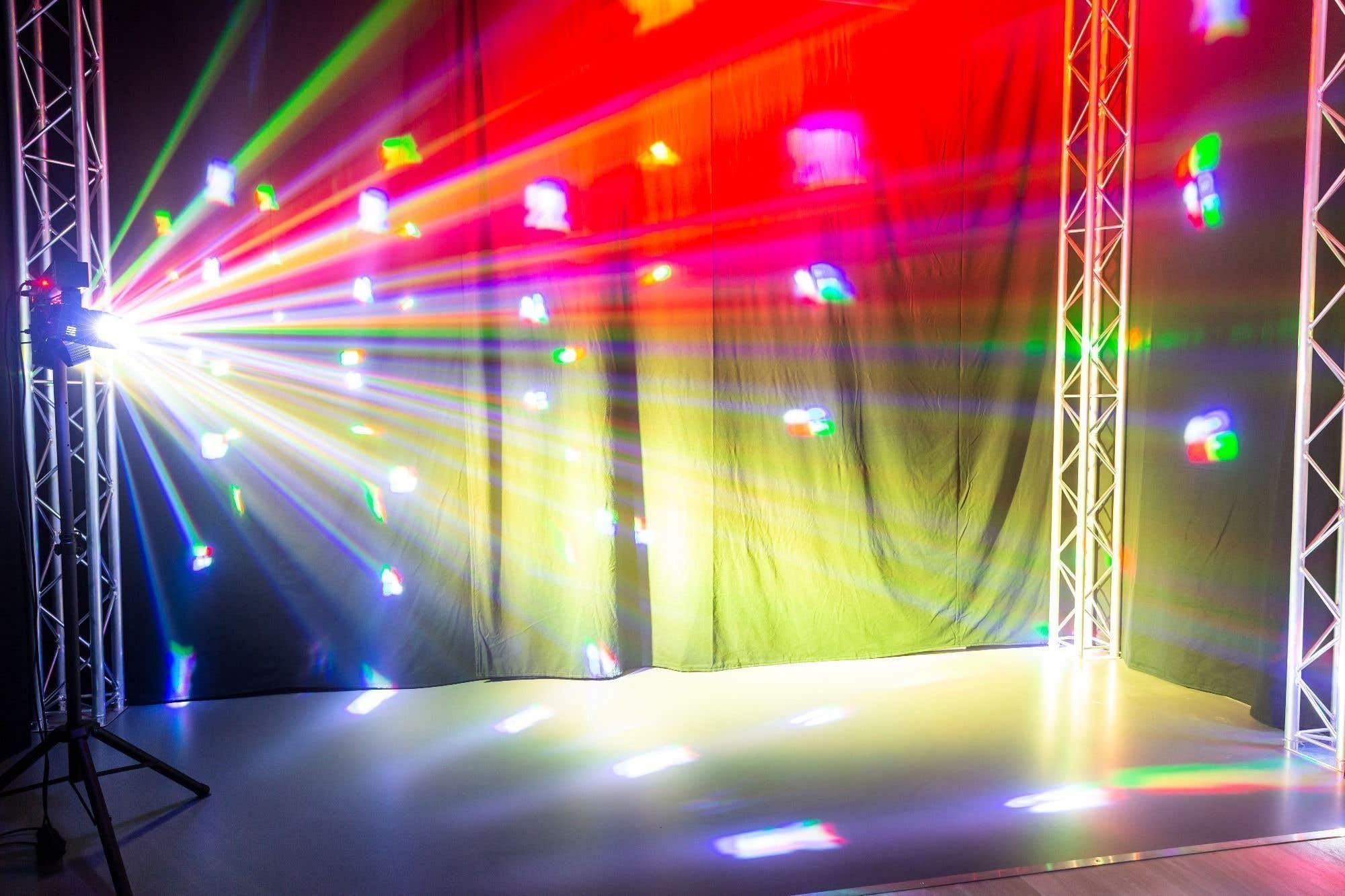 BeamZ SB02 Discolicht Partylicht mit Stativ, Lichtanlage ShowBar mit integriertem Akku, Lichtanlage musikgesteuert, 2 Derby-Lichteffekten, 2 PAR-Kannen, Fernbedienung - Schwarz