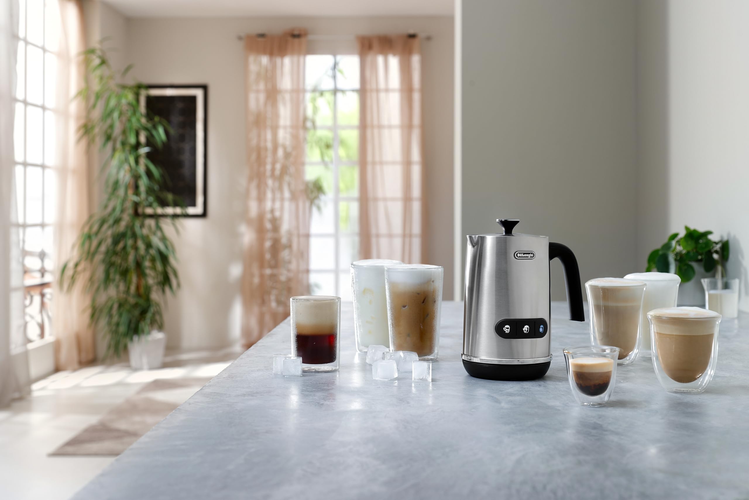 De'Longhi Espumador de leche eléctrico LatteMix EMF3.M, para leche caliente y fría y alternativas vegetales, fácil limpieza, tapa transparente, 3 botones, 250 ml, color blanco