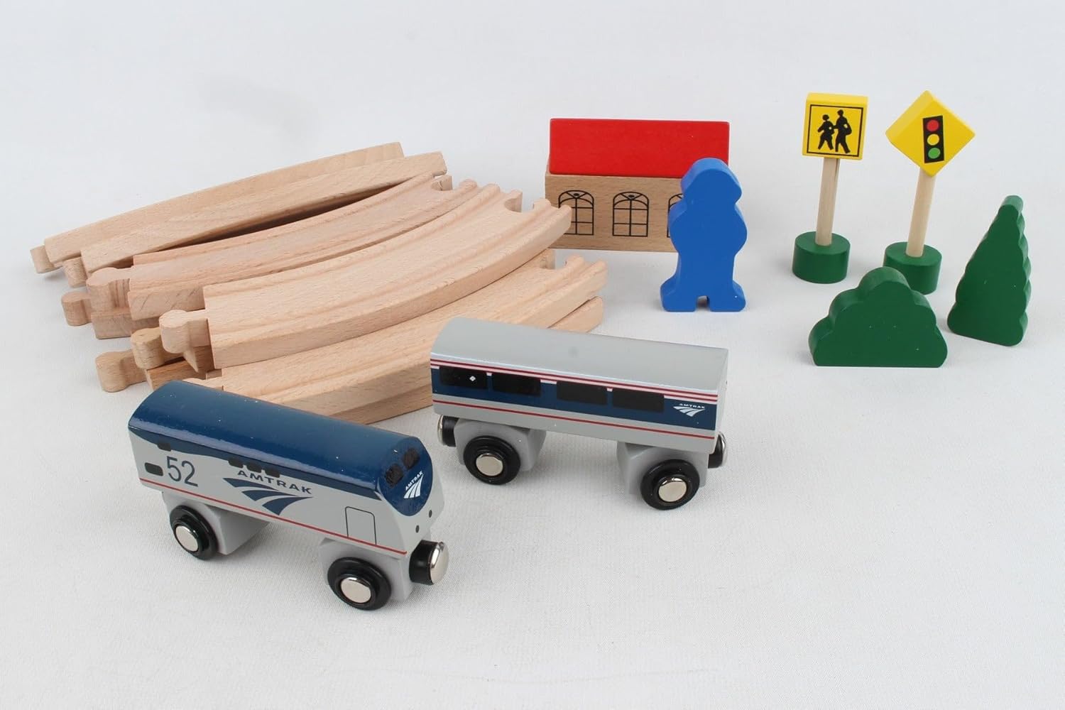 Daron Worldwide Trading Daron Amtrak Wooden Train Set (20 Piece)