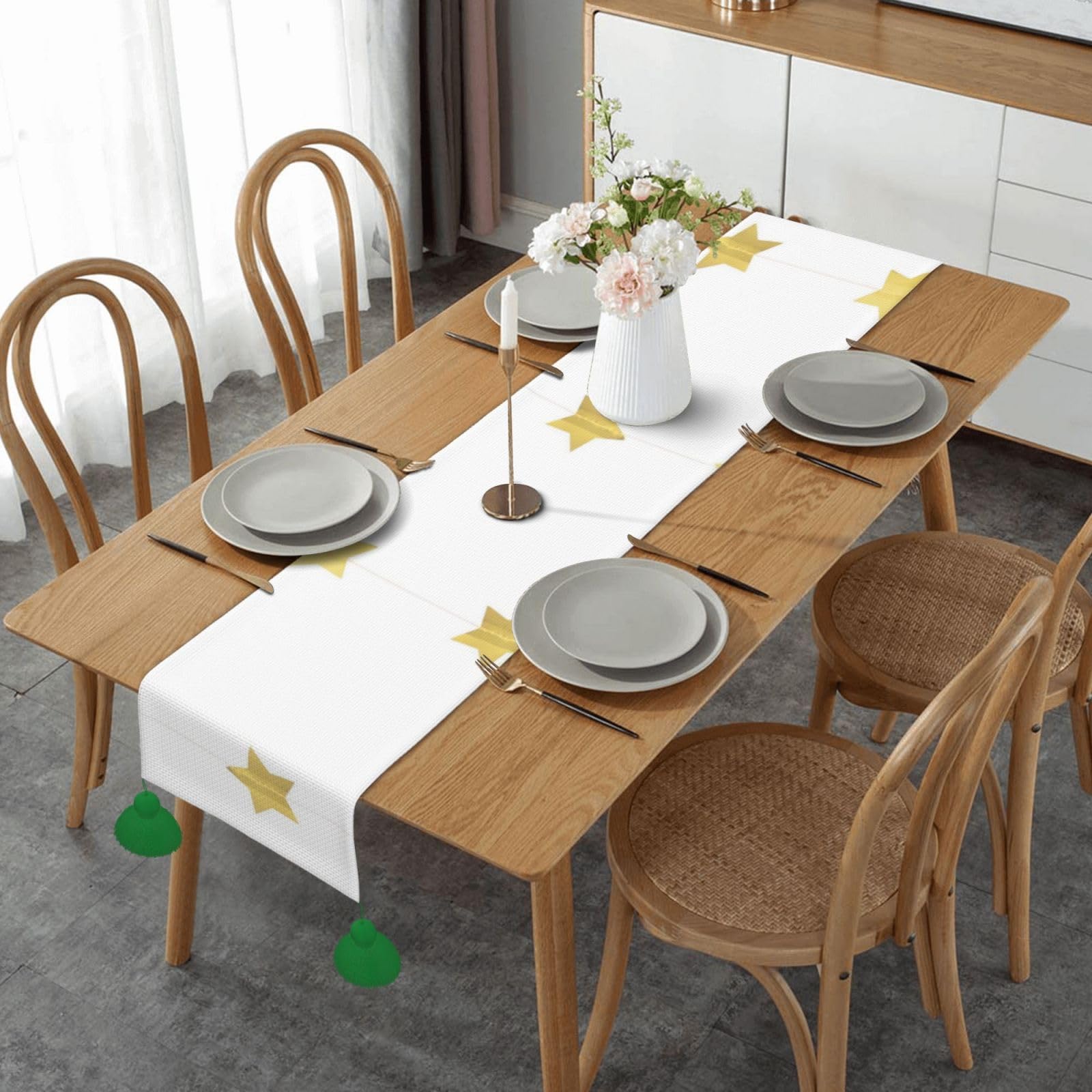 Chemin de table en lin pour sublimer une table sans nappe classique