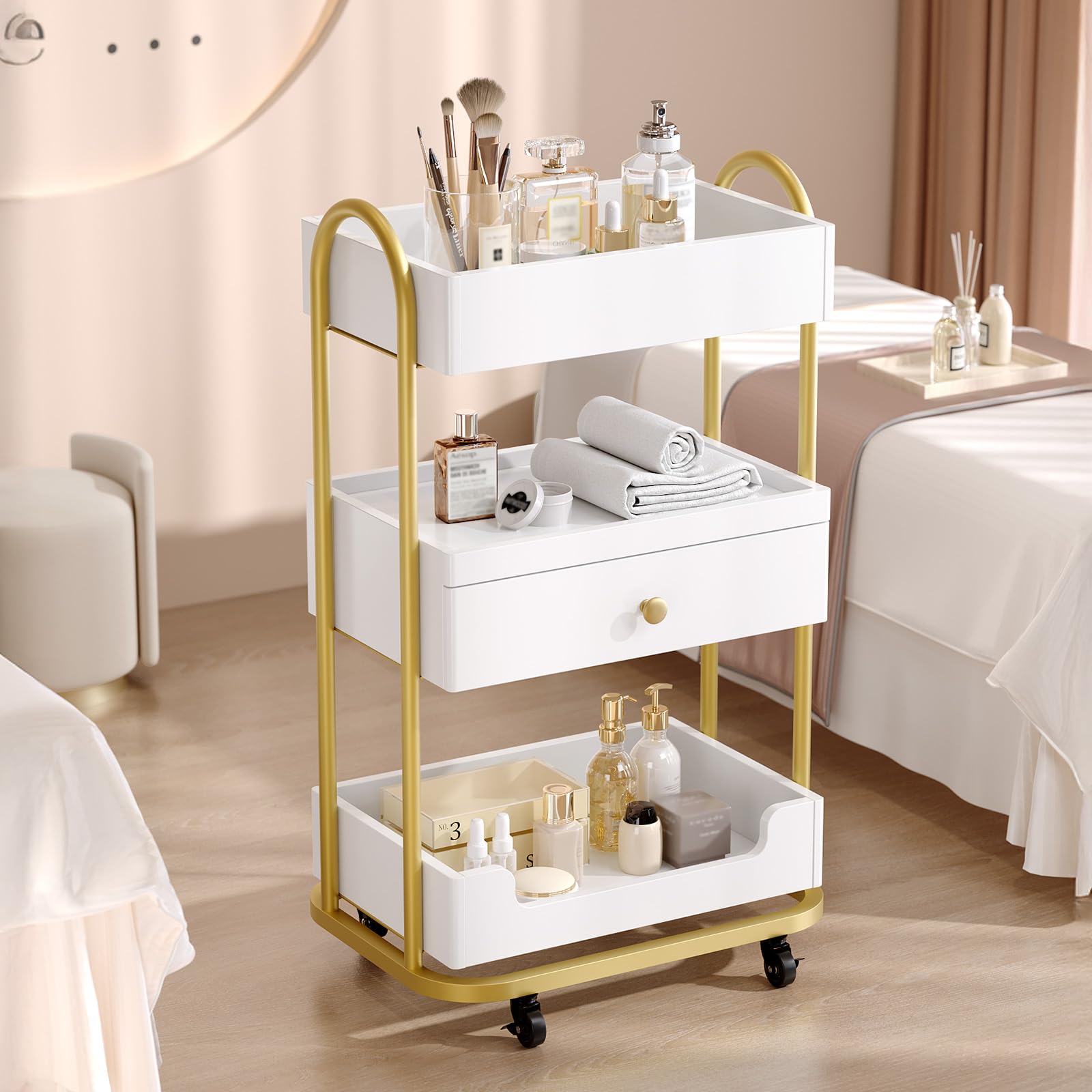 Bonnlo Chariot de Coiffure, Chariot de Salon Professionnel 3 Étages avec Tiroir, roulettes Verrouillables, Plateau Supérieur Plat avec Bordure, pour Esthétique, Spa, Studio Ongles, Blanc et Doré