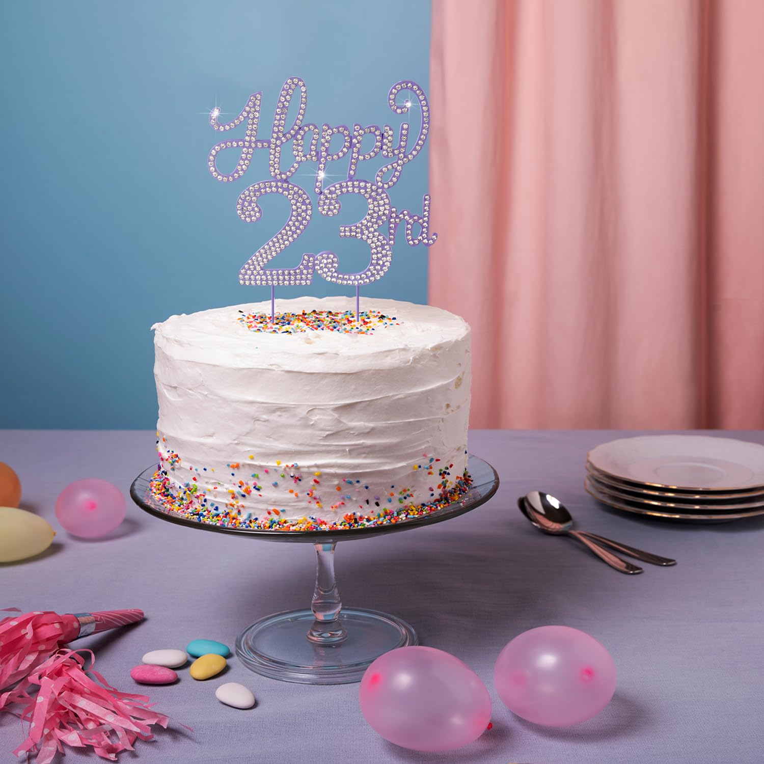 Dekoracje z okazji 23 urodzin, 23. urodziny fioletowa ozdoba na tort ze strasem – 'Cheers to 23 Years Old Bday Party' metalowy błyszczący znak centralny tortu.