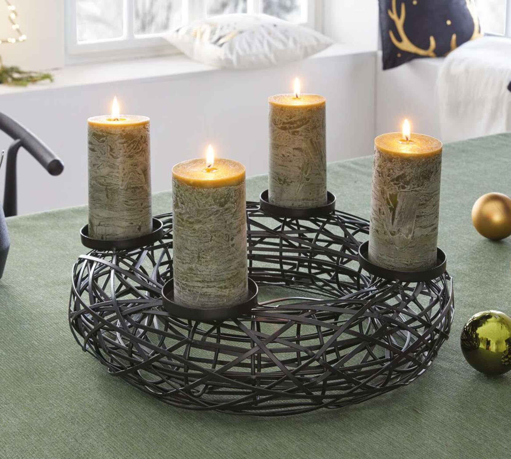 Dekoleidenschaft Adventskranz Black aus Metall, schwarz, rund, Ø 38 cm, Weihnachtskranz modern, Kerzenständer für 4 Stumpenkerzen