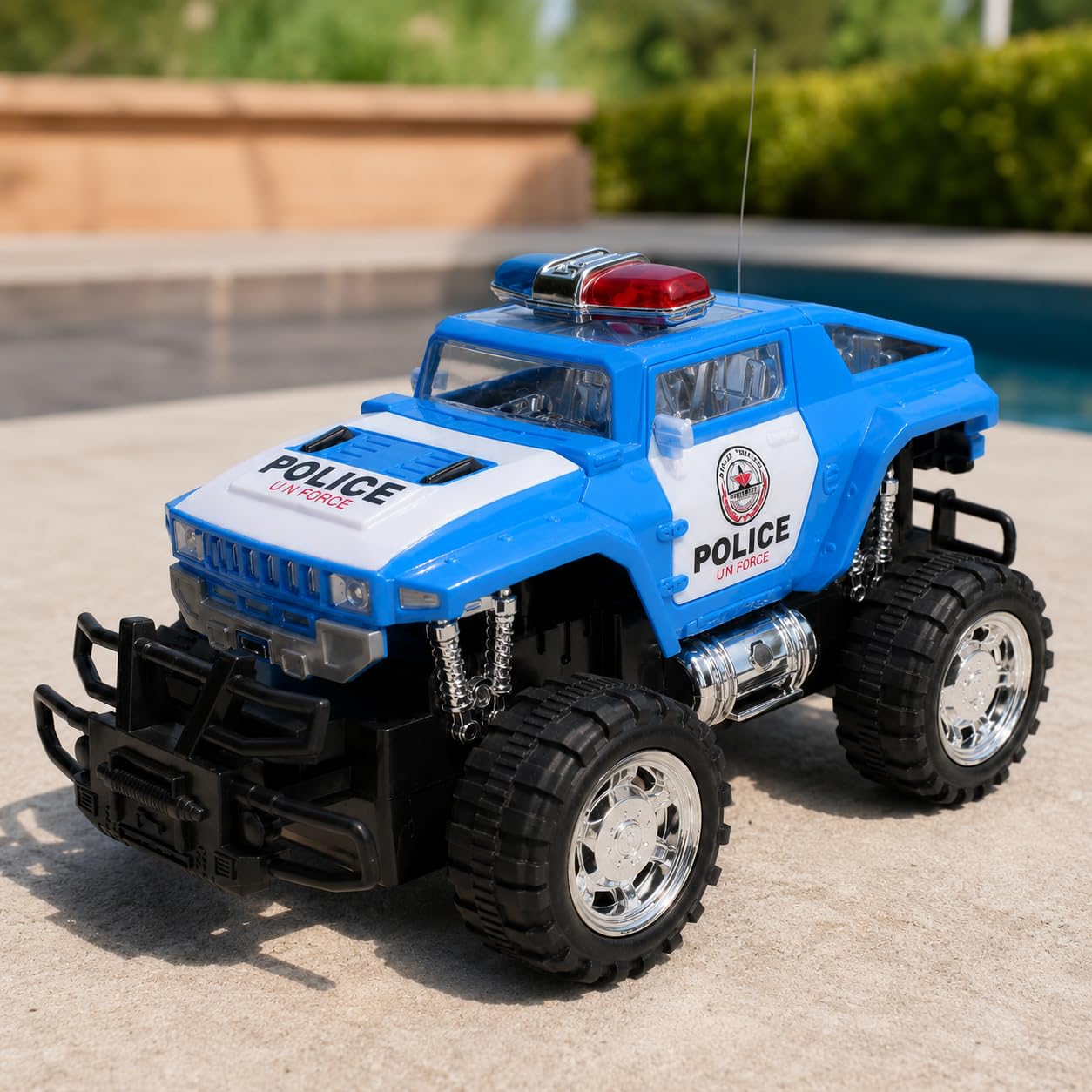 Generico Voiture de police télécommandée tout-terrain voiture de police jouet radiocommandée voiture radiocommandée voiture de police voiture télécommandée enfants tout-terrain 4x4 SUV Truck RC (A)