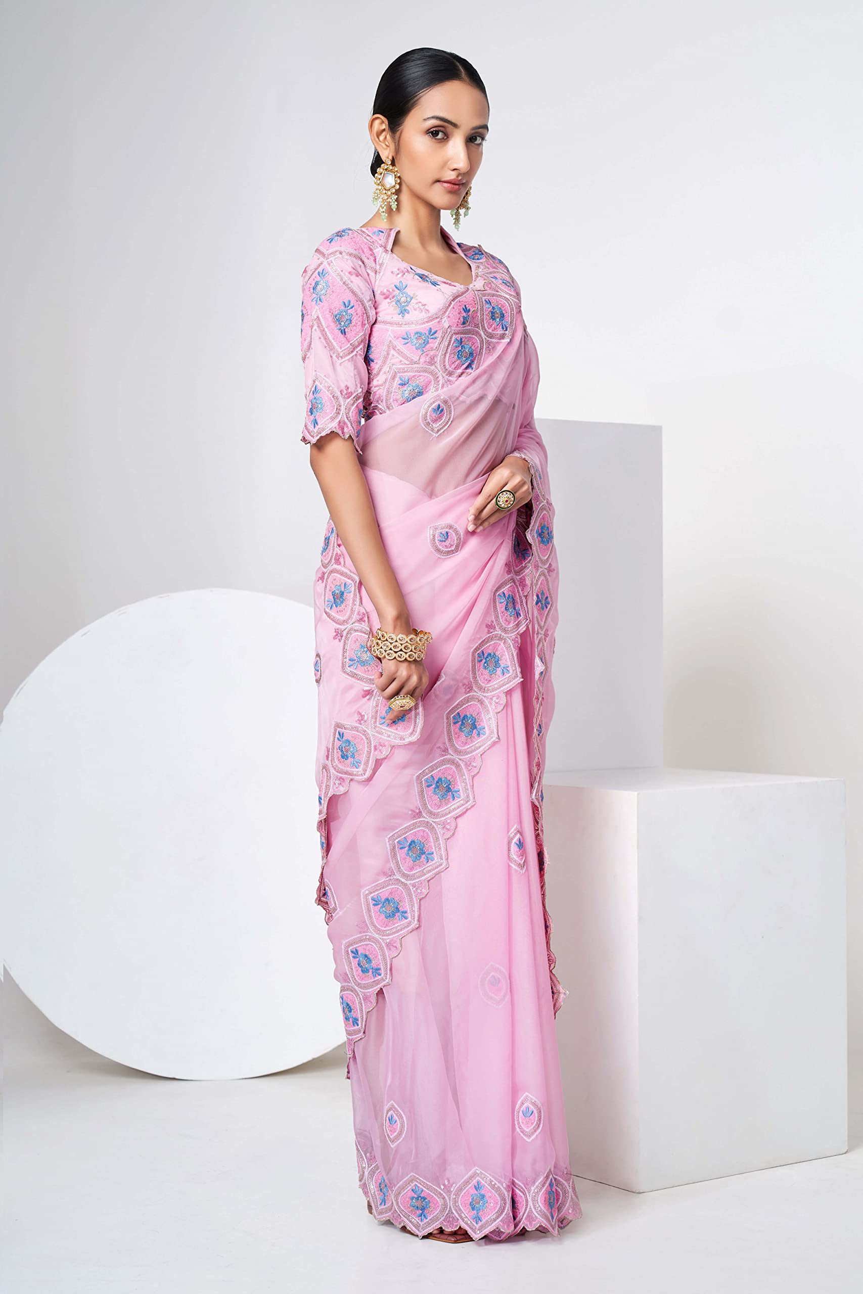 FUSIONIC This baby pink saree features a beautiful organza base, which adds a subtle sheen and delicate texture to the fabric. 4