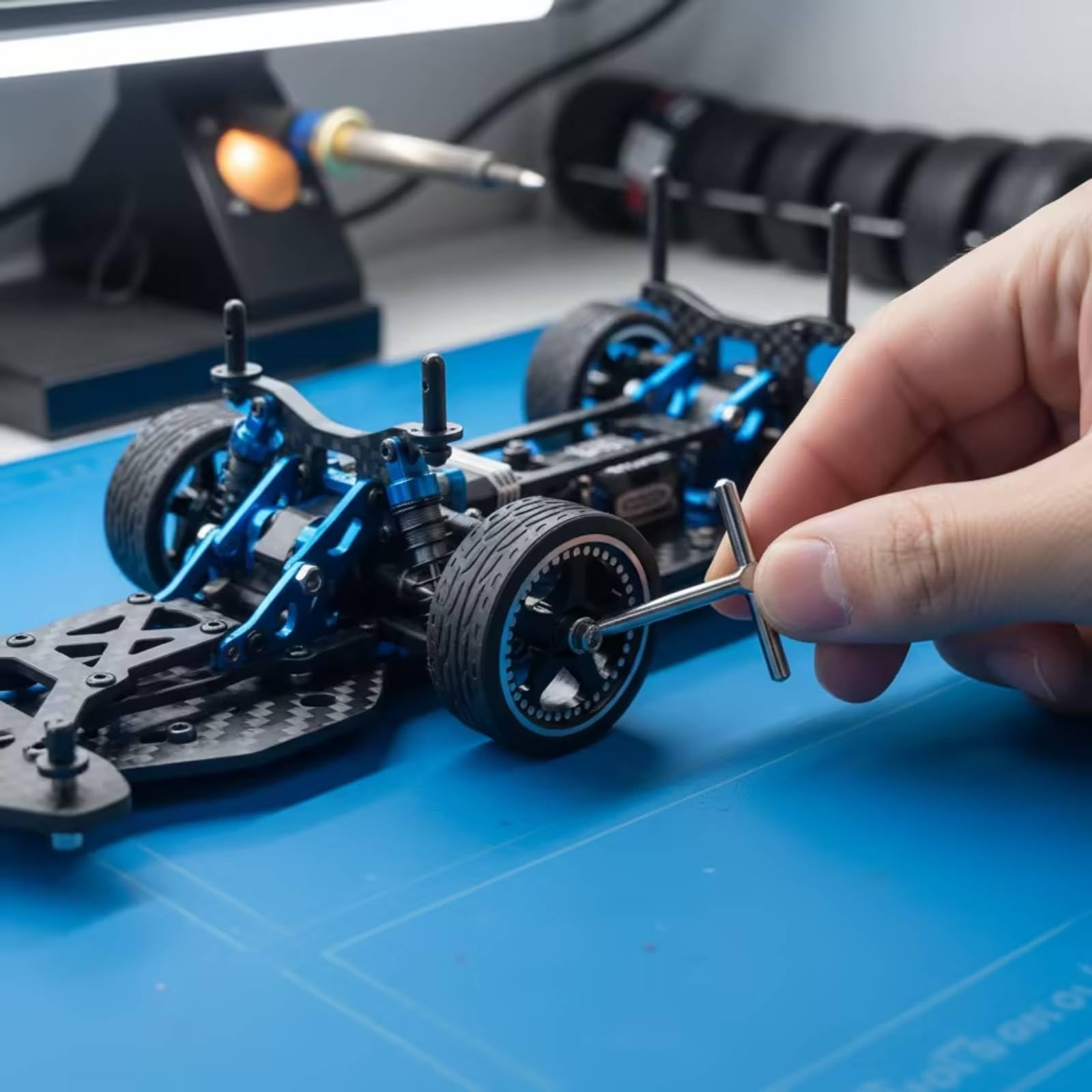 MagiDeal Miniature Vehicle Ruedas Neumáticos Llantas Aros para Coche RC Escala 1 28 con Tracción Fiable y Acabado Deportivo Adecuado para Carreras de, Rojo