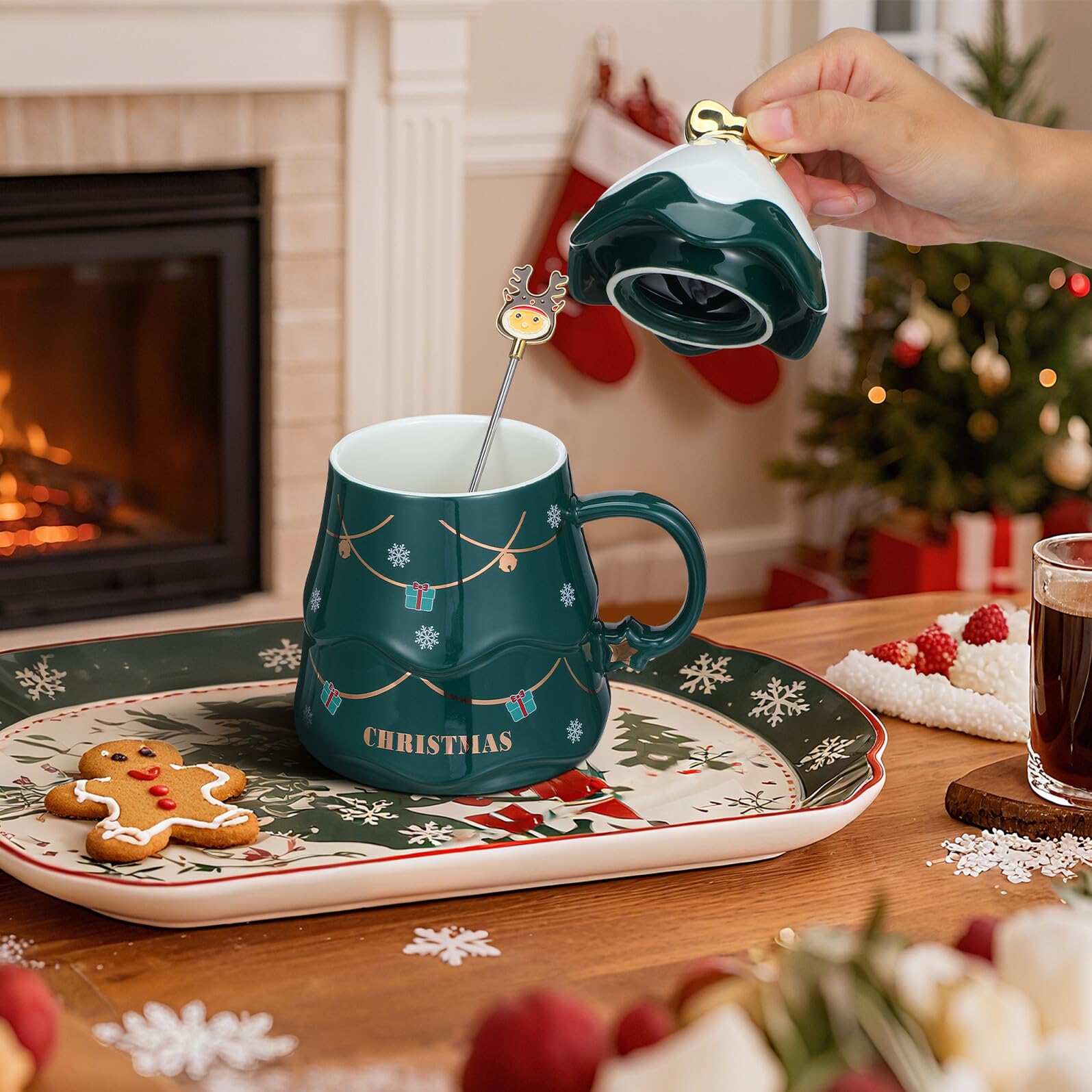 Taza de Cerámica Navideña Diseño de Árbol de Navidad Color Verde Tapa y Cuchara 1 Pieza Adecuado para Café Leche y Bebidas Calientes Fiestas y Hogar