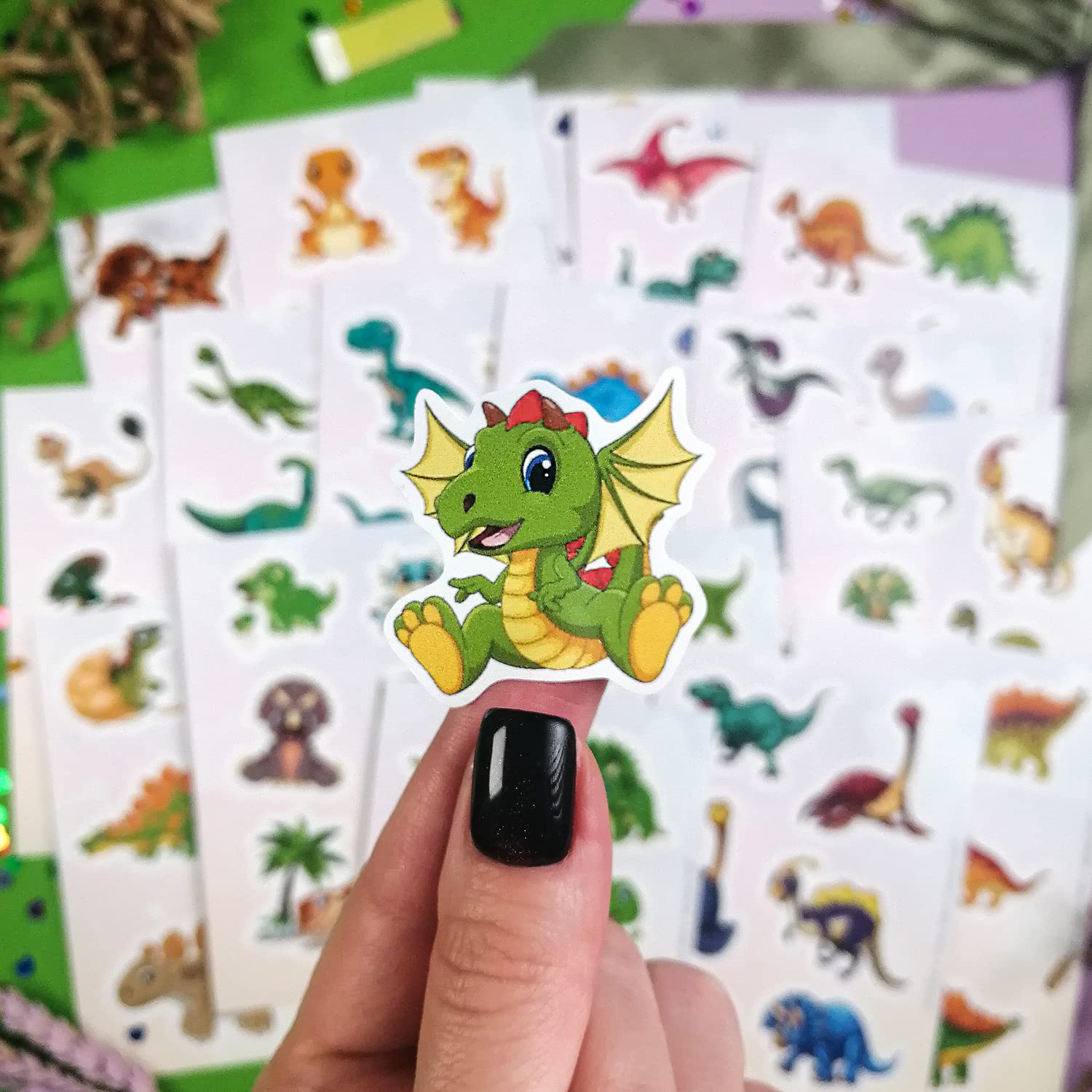 100 Adesivi Carini con Dinosauri per Bambini, Adesivi Dino in Vinile Impermeabile per Bottiglie d'Acqua, Decorazioni per Feste di Compleanno a Tema Dinosauro, Adesivi per Laptop - Dino Stickers