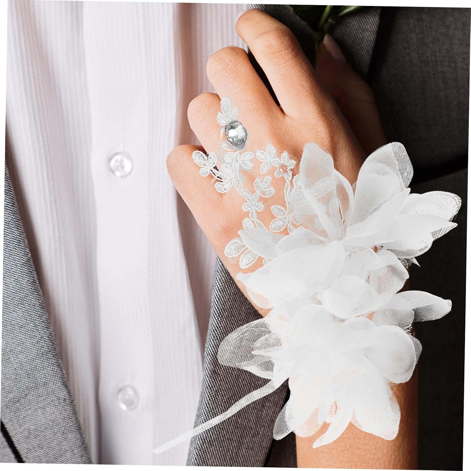 NOLITOY 1pair Elegant Fingerless Lace Gloves for Wedding Short Bridal Gloves for Women for Tea Parties and Special Occasions Delicate Lace Design