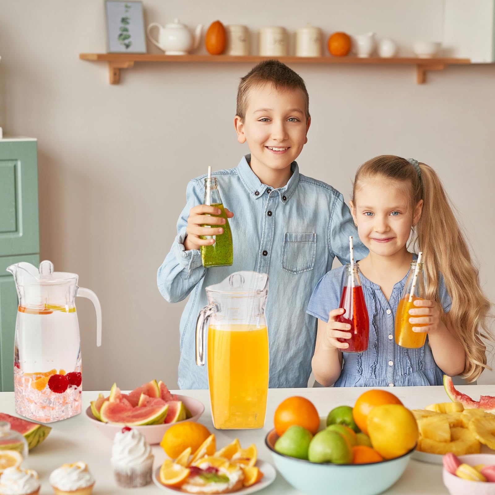 Paquete de 4 jarras de agua acrílicas con tapa y mango de boquilla, jarra de plástico transparente resistente al calor, contenedor de bebidas irrompible, jarra para refrigerador, jugo, té 6