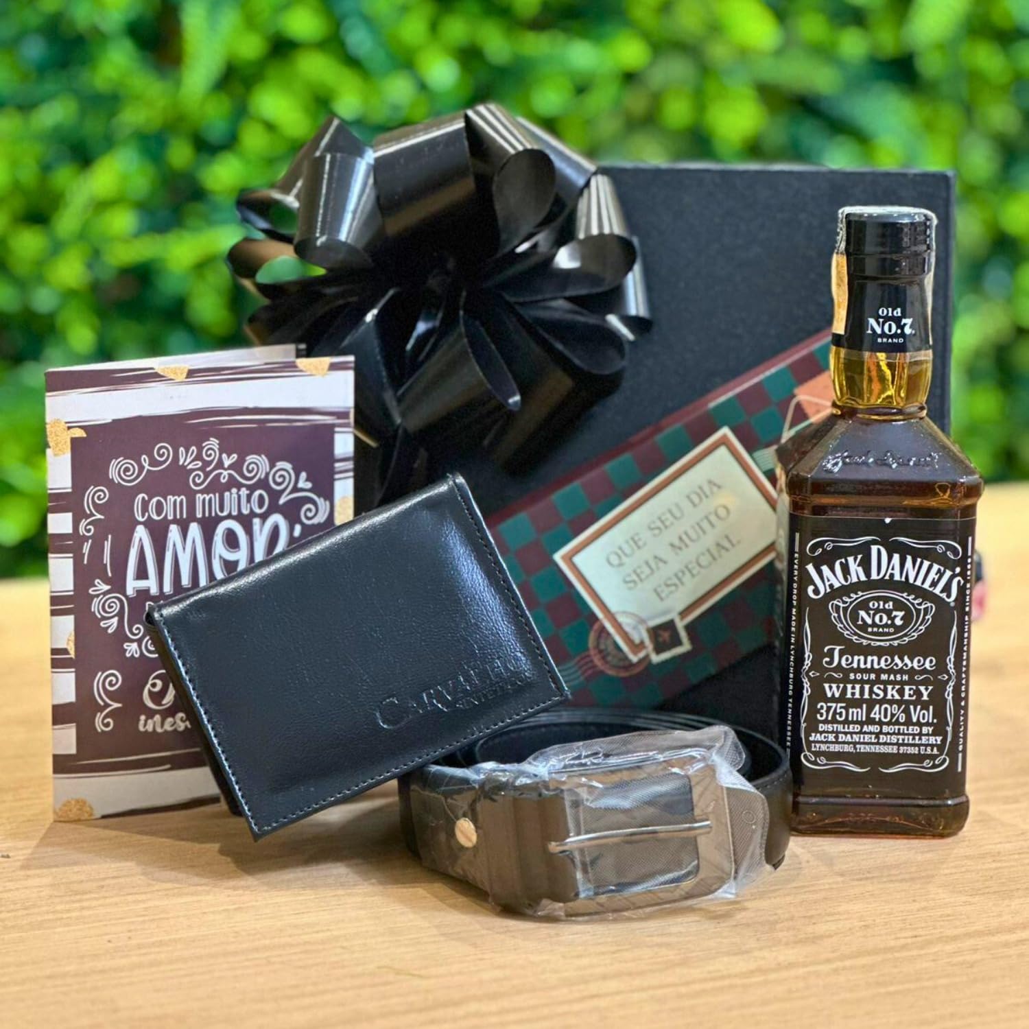 Cesta De Whisky Chocolate Presente Namorado Aniversario Pais em promoção! Veja a oferta e mais achadinhos de Linhas, Kits & Presentes 2 Hoje é o melhor dia para comprar Cesta De Whisky Chocolate Presente Namorado Aniversario Pais com aquele preço maroto! Promoção! Aproveite a oferta! 2