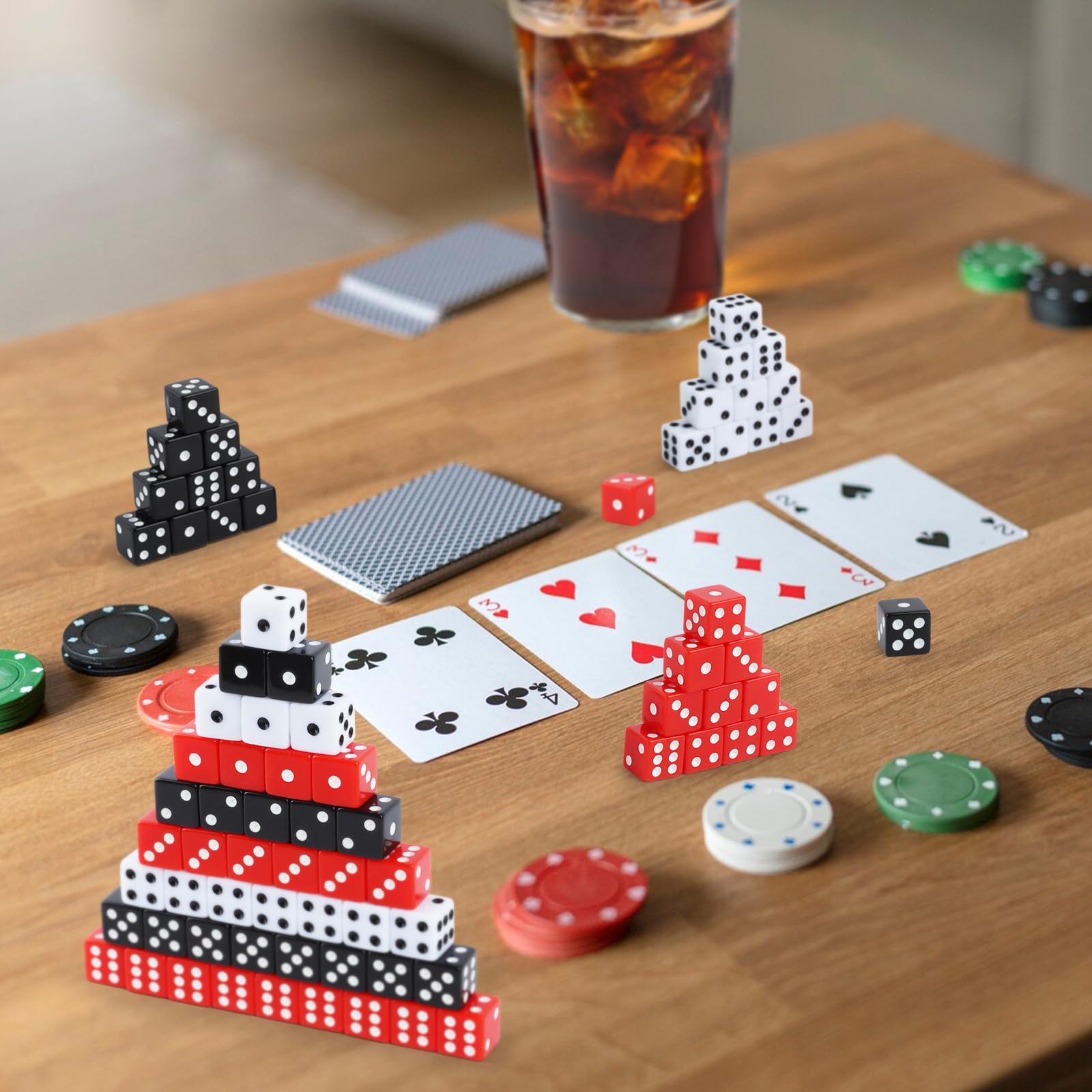 Hooqict Juego de 100 dados estándar de 16 mm, dados de casino de acrílico a granel, dados de colores de 6 caras para casino Vegas, fiestas temáticas, juegos de mesa, dados de matemáticas para aula