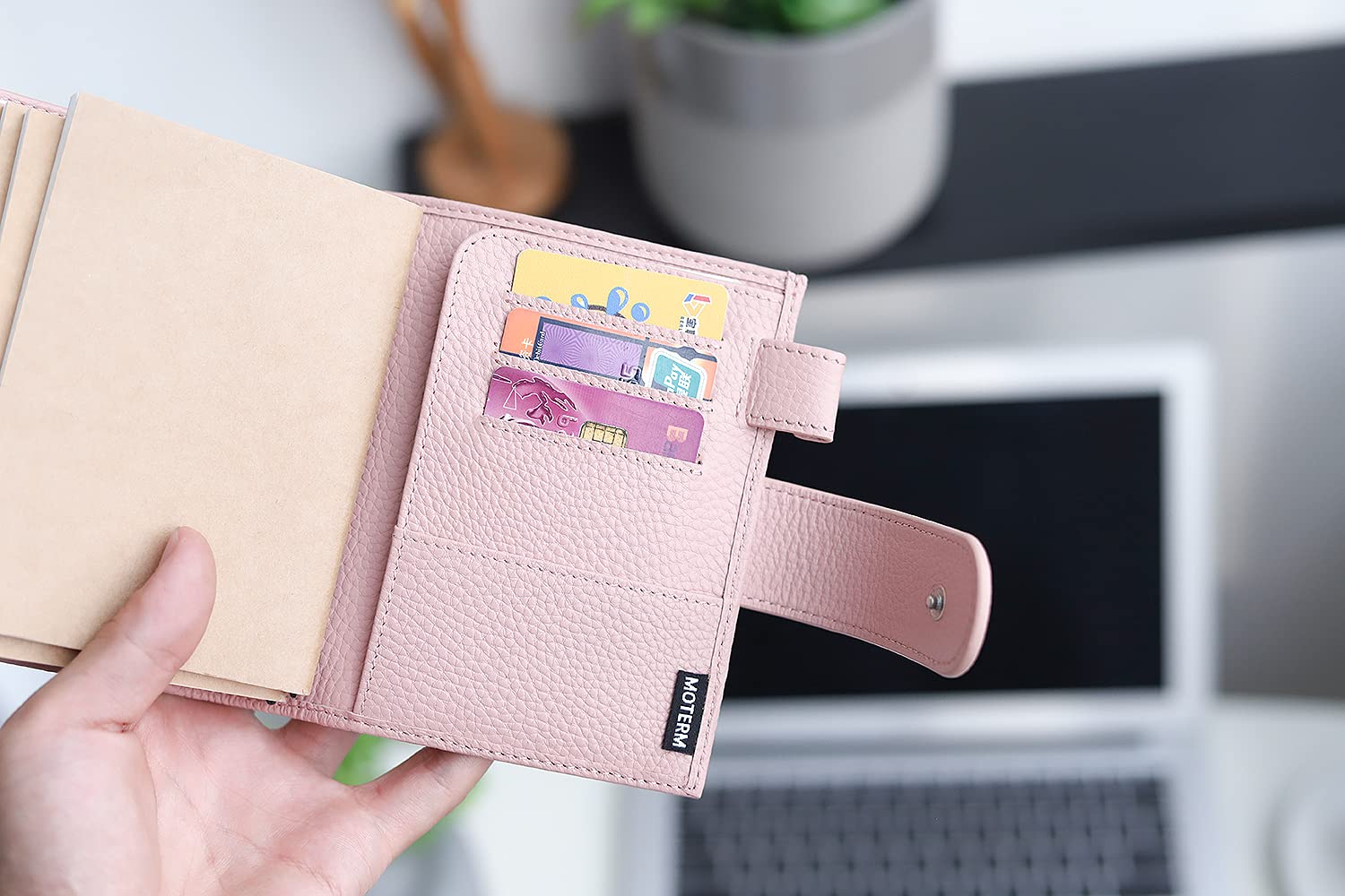 Moterm Companion Traveler's - Copertina per quaderno, design migliorato con tasca posteriore (dimensioni passaporto, ciottolo rosa poudré)