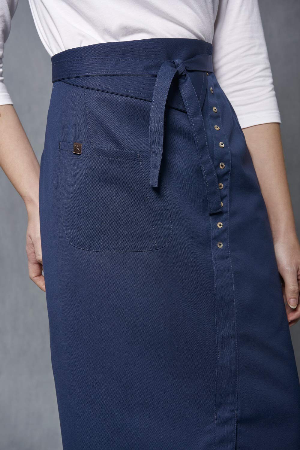 Delantal Francés de Hosteleria para Mujer Efecto Falda. Ropa Camarera. Ref: 1413