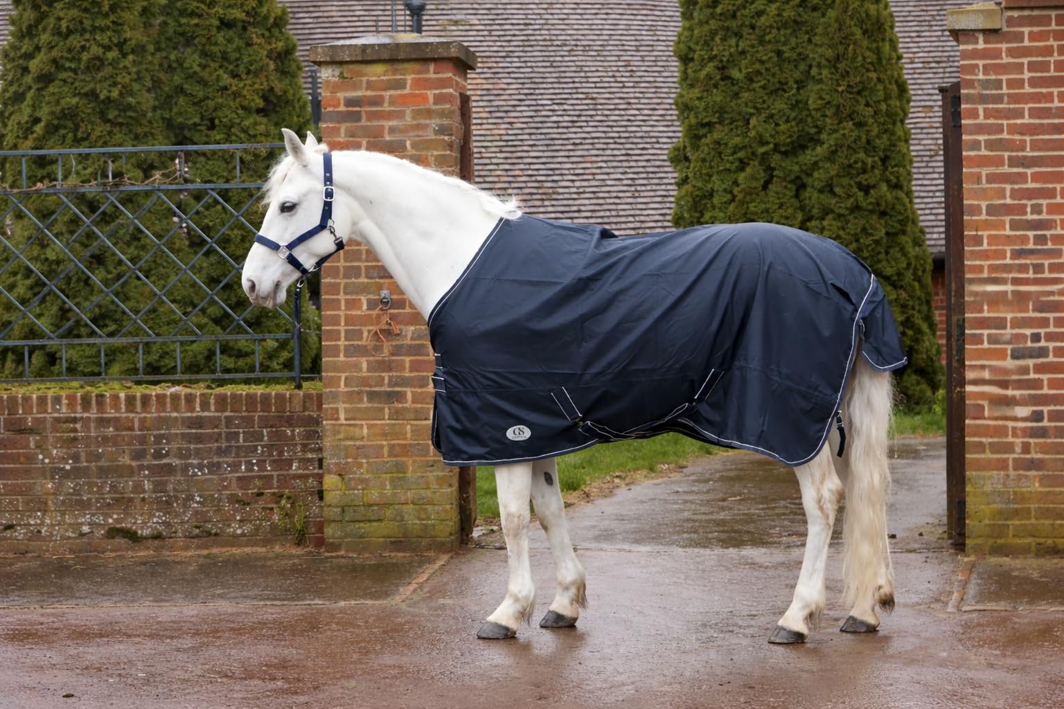 GS Equestrian 0g 840 Denier Combo Neck Turnout Rug – Waterproof & Breathable Horse Rug with Cotton Lining, Tail Flap & Surcingles – Lightweight Rain Sheet (Black/Black Light Grey, 6'3)