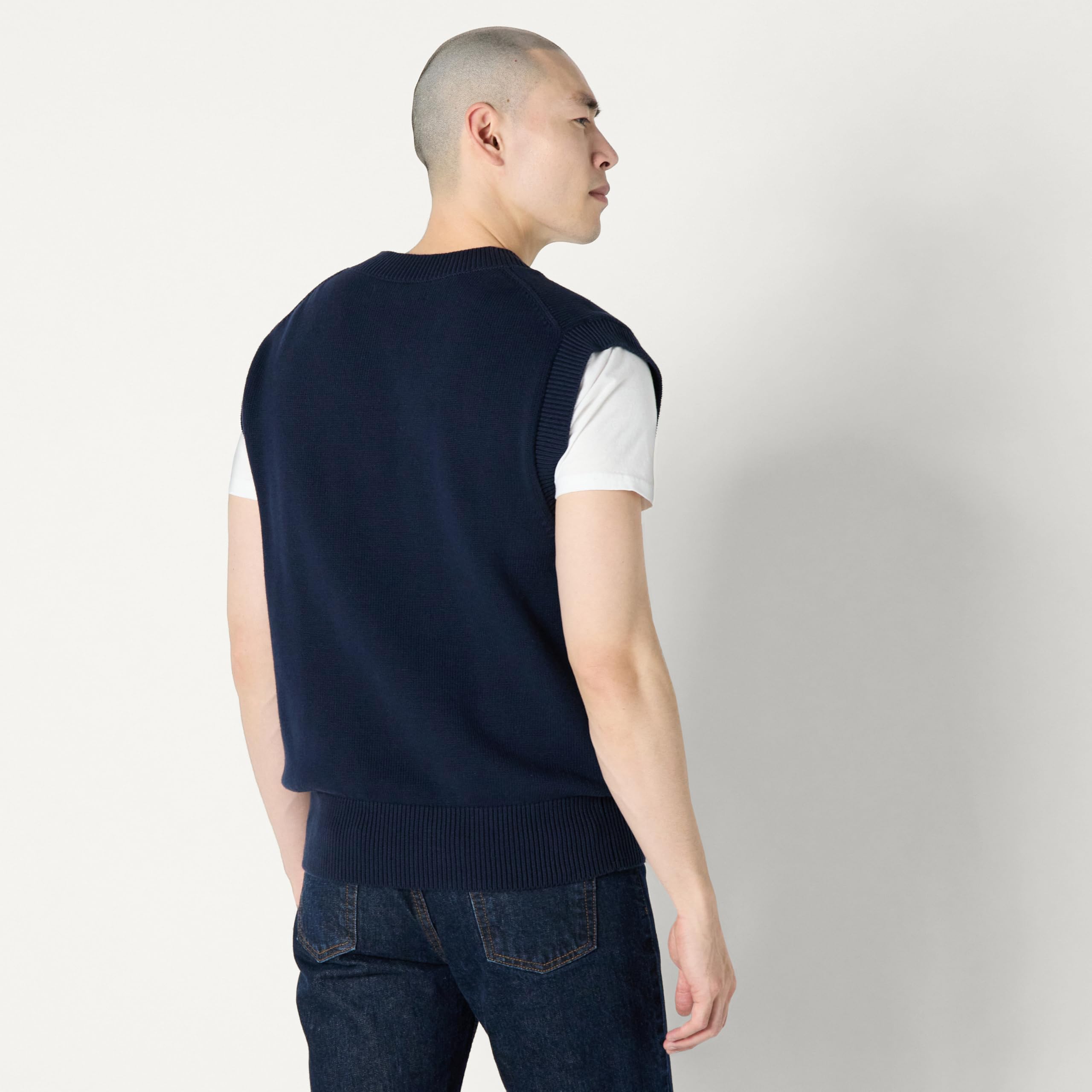 Amazon Essentials Homme Pull sans Manches à Col en V et Coupe Décontractée