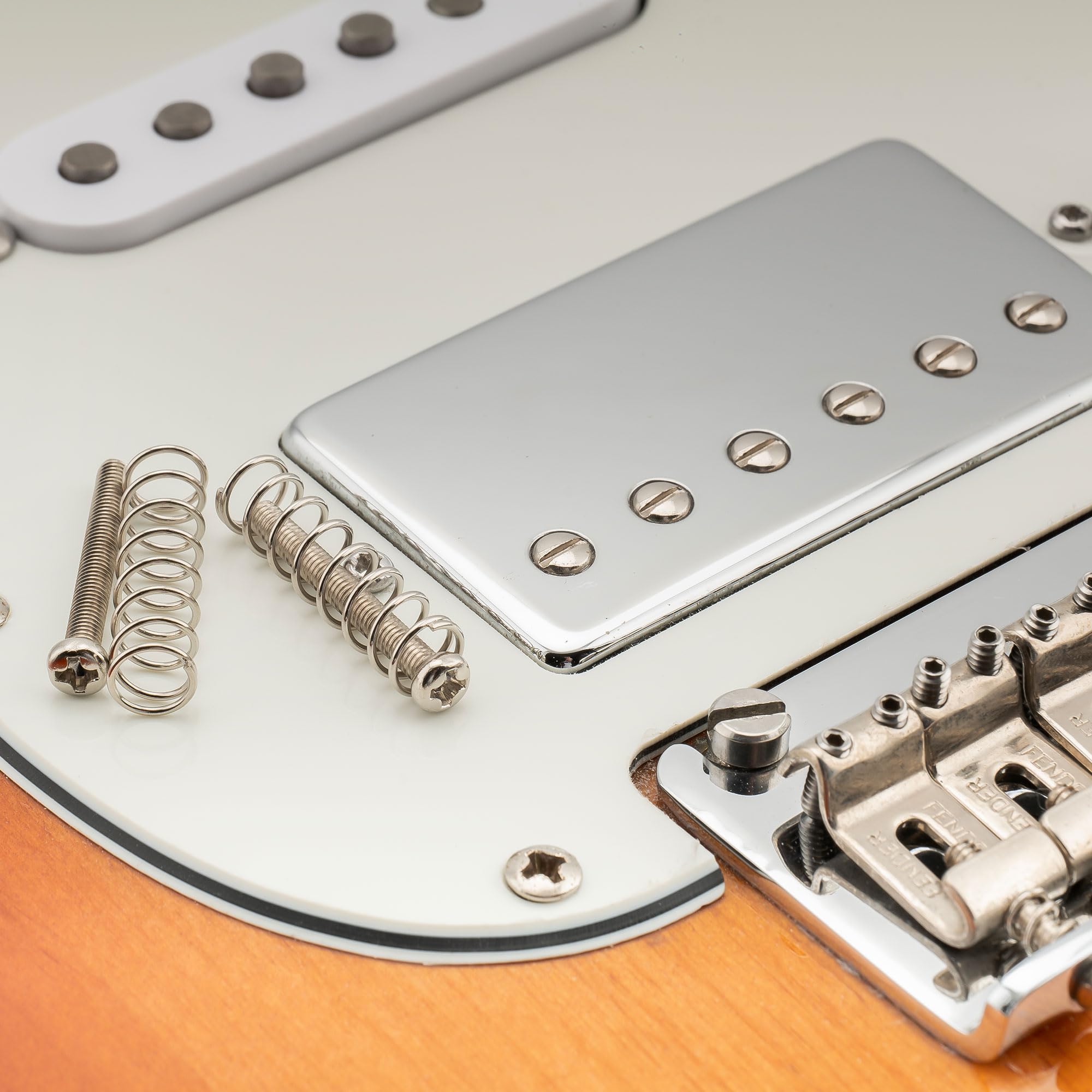Musiclily Pro ST-60SE Alnico 5 Staggered Single Coil Tonabnehmer HSS Pickup Set für Strat E-Gitarre, Schwarz