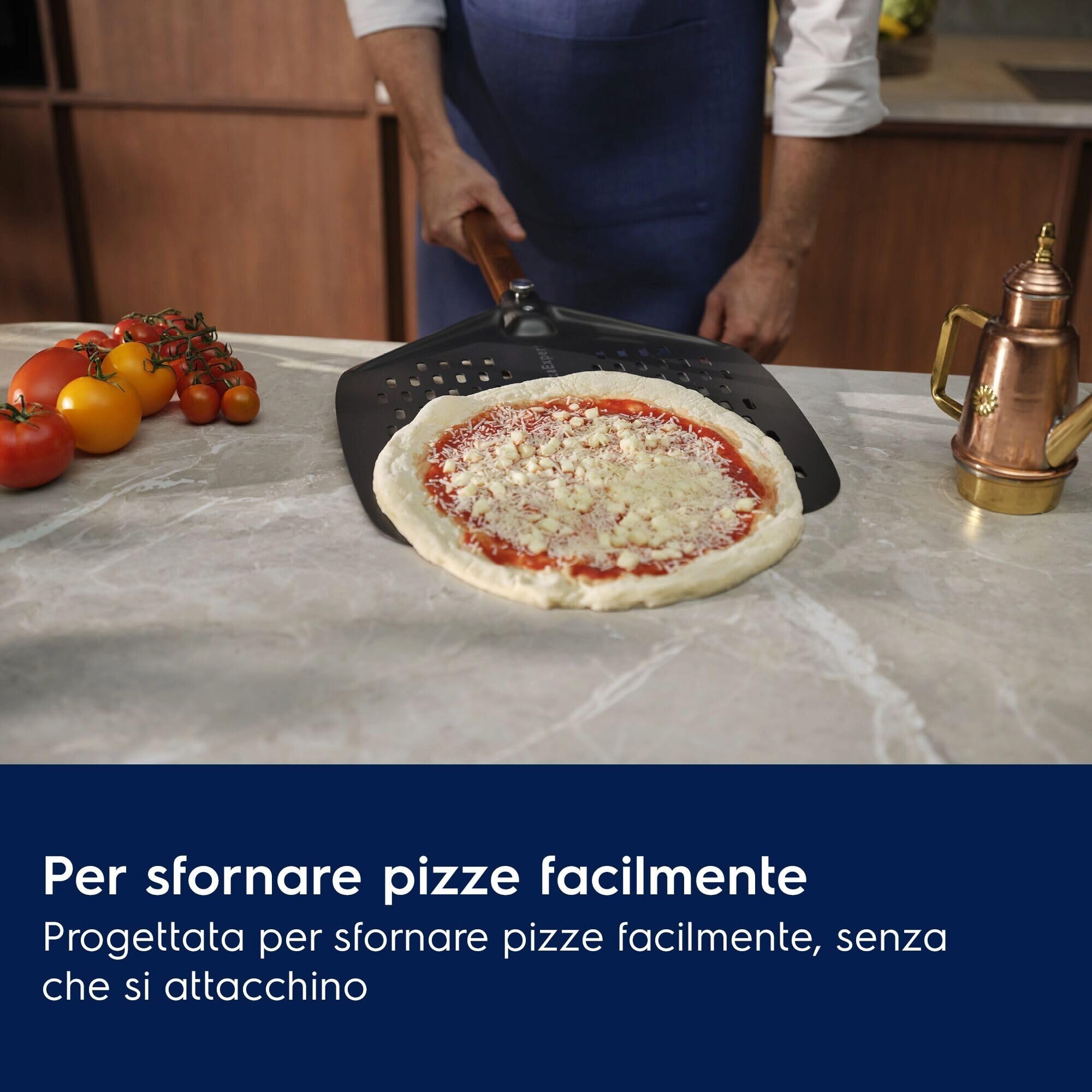 Electrolux E9OOPE01 Set Teglia Pizza in Ghisa con Pala Forata, per Forno fino a 340°C, Pizza Stile Napoletano, Crosta Croccante, Accessorio per Pizza Pane e Dolci, Manico in Legno Rimovibile