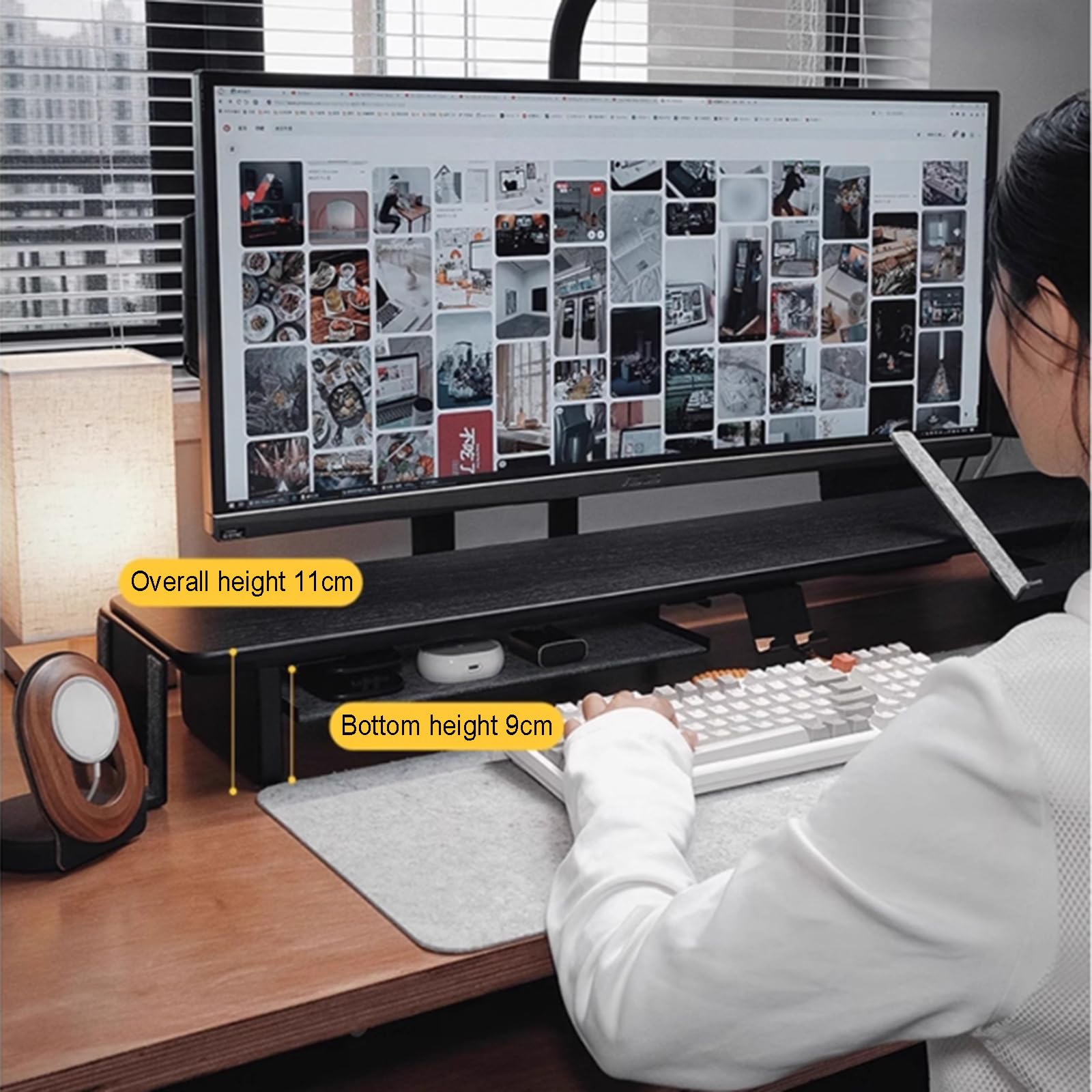 Supporto per monitor in legno, organizer da scrivania per computer con spazio per smartphone, laptop, auricolari e gestione dei cavi