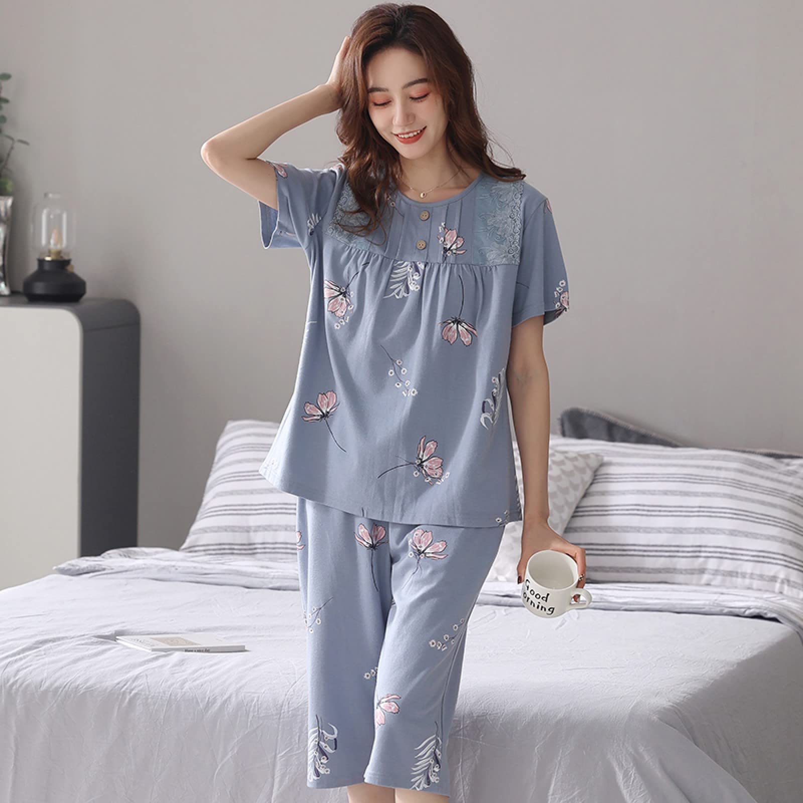 Camicia Viola Sbottonata con Pantaloni di Lana Grigi