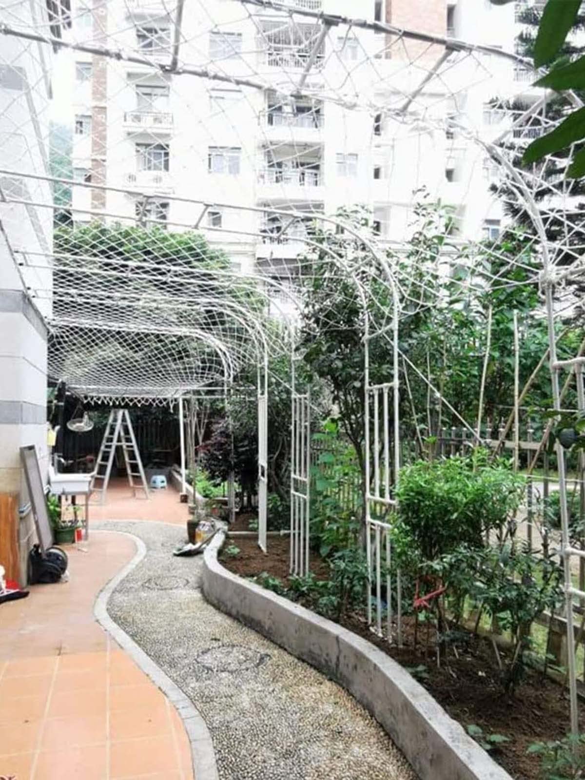 Arco da giardino in metallo, 180 cm, in resina bianca, traliccio per cortile, patio, cortile, robusto ed elegante, arco per rose per decorazione prato