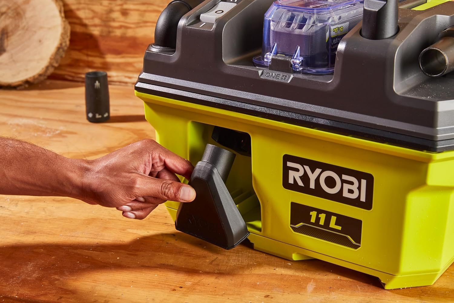 RYOBI RV1811, Aspiratore Portatile a Batteria 18V ONE+, Soffiatore a Valigetta con Capacità di 11 Litri, 1500 l/min di Flusso d'Aria, Leggero e Compatto, Batteria non Inclusa