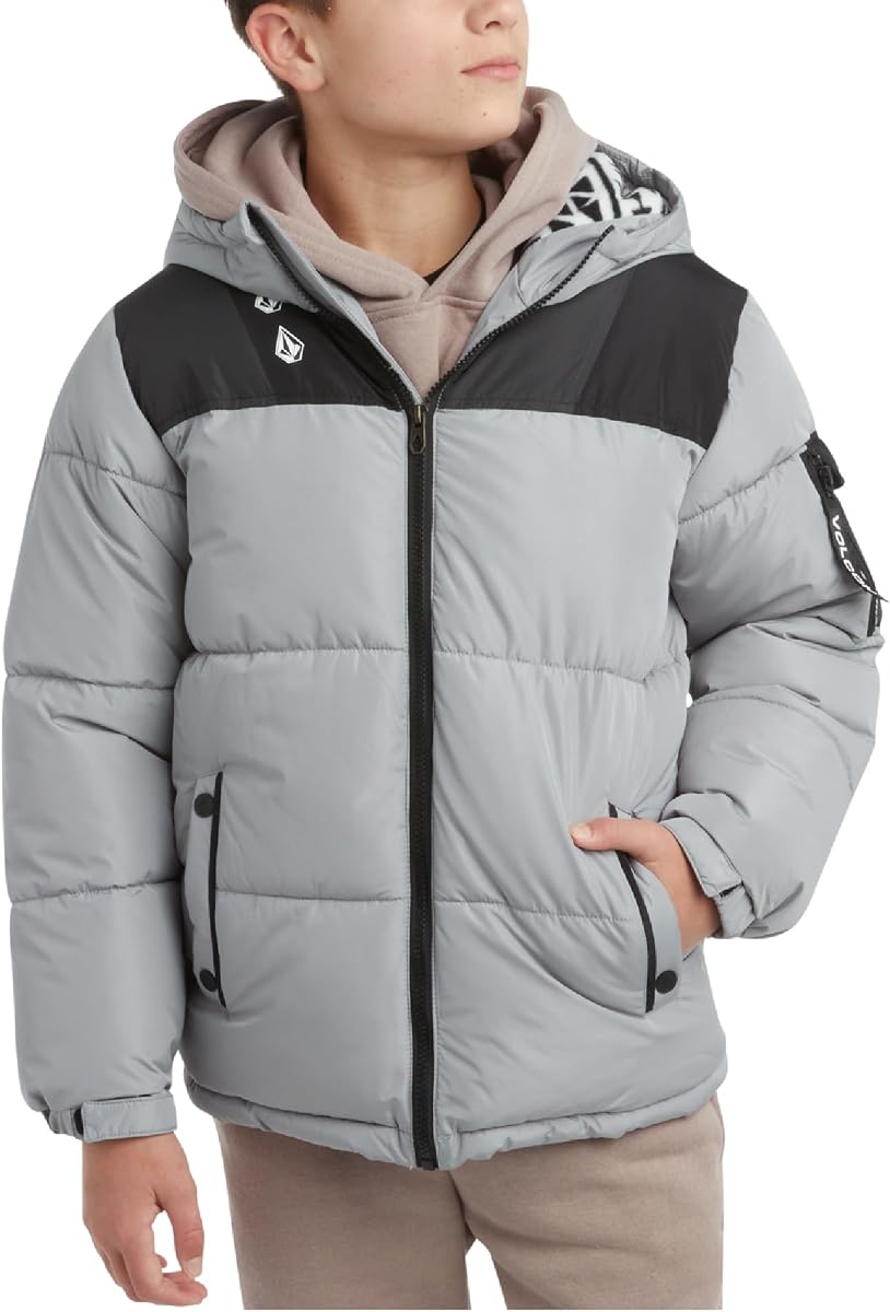 Volcom Abrigo acolchado con capucha y forro de sherpa de invierno para niños, chaqueta con cremallera completa (4-20) | Retención de calor confiable para días fríos, tela resistente a la intemperie que bloquea la lluvia y la nieve, lo suficientemente duradera para viajar al patio de juegos