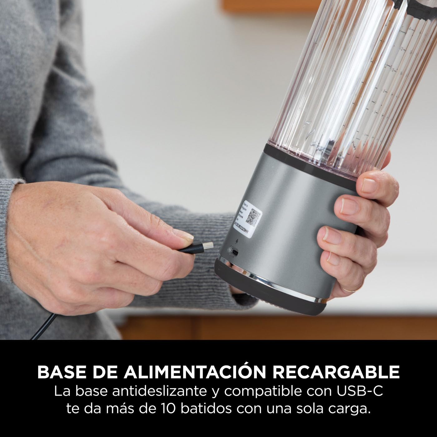 Ninja Blast Batidora portátil, Vaso de 530 ml con tapa antigoteo y boquilla para sorber, Minibatidora sin cable, recargable, smoothies, batidos de proteínas, pica hielo y frutas congeladas, BC151EUBK
