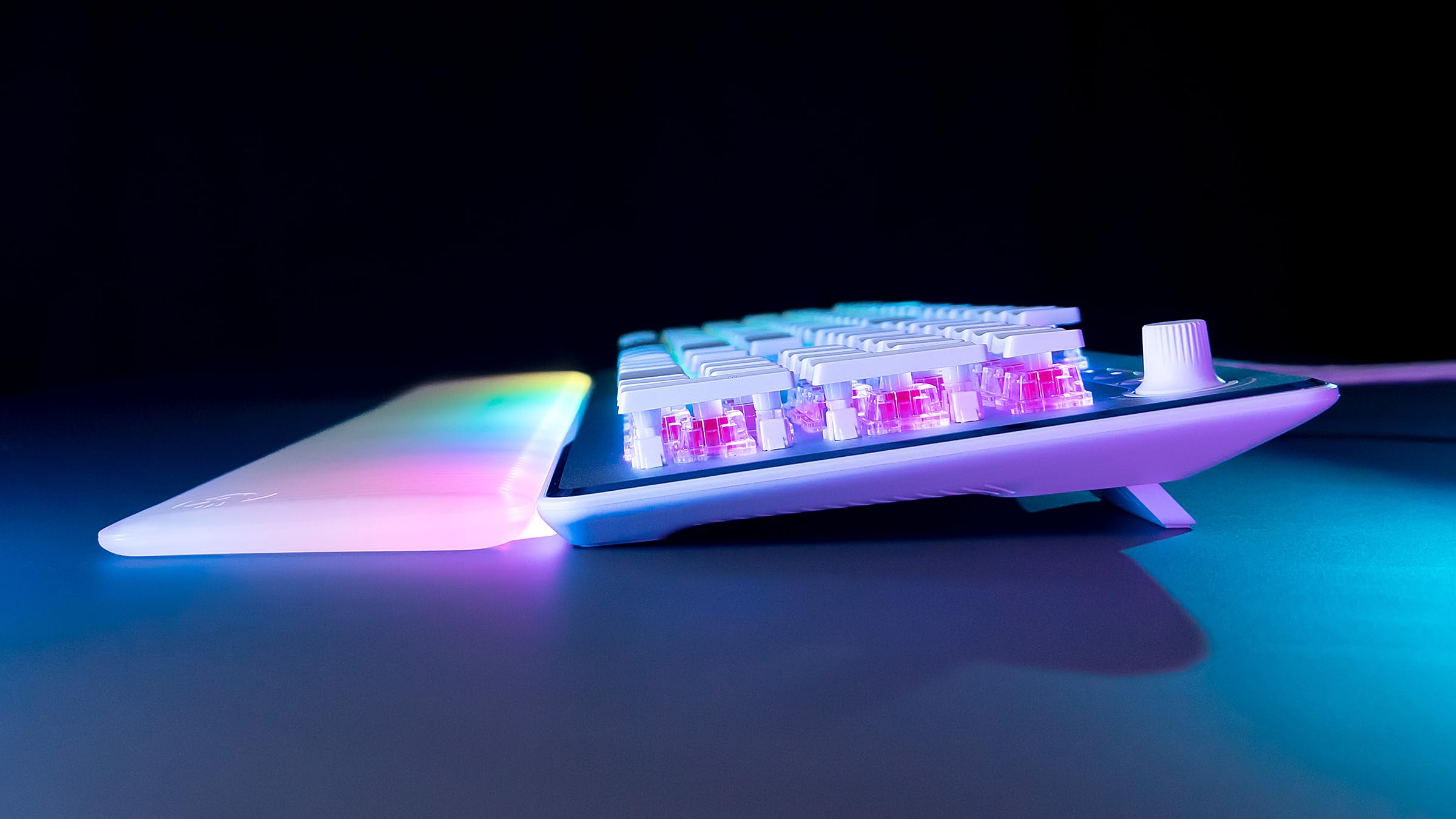 Turtle Beach Vulcan II MAX - Teclado mecánico óptico para PC - Iluminación RGB Personalizable - Reposamuñecas - Interruptor Lineal Titan II - Placa de Aluminio - Blanco
