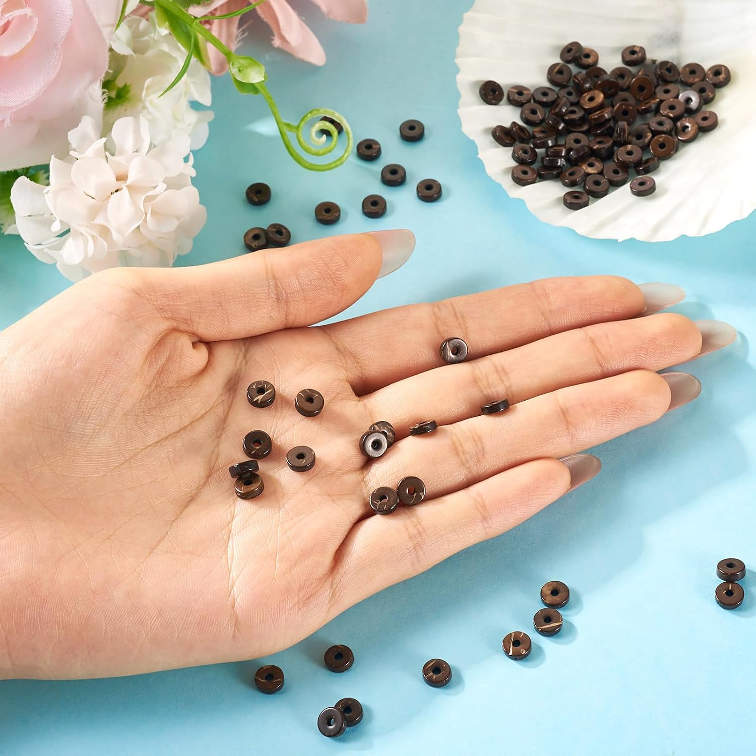 FASHEWELRY 100Pcs Natural Coconut Shell Beads 6mm Bohemia Flat Round Disc Beads Coconut Brown Boho Spacer Beads for DIY Bracelet Necklace Hair Braid Jewelry Making