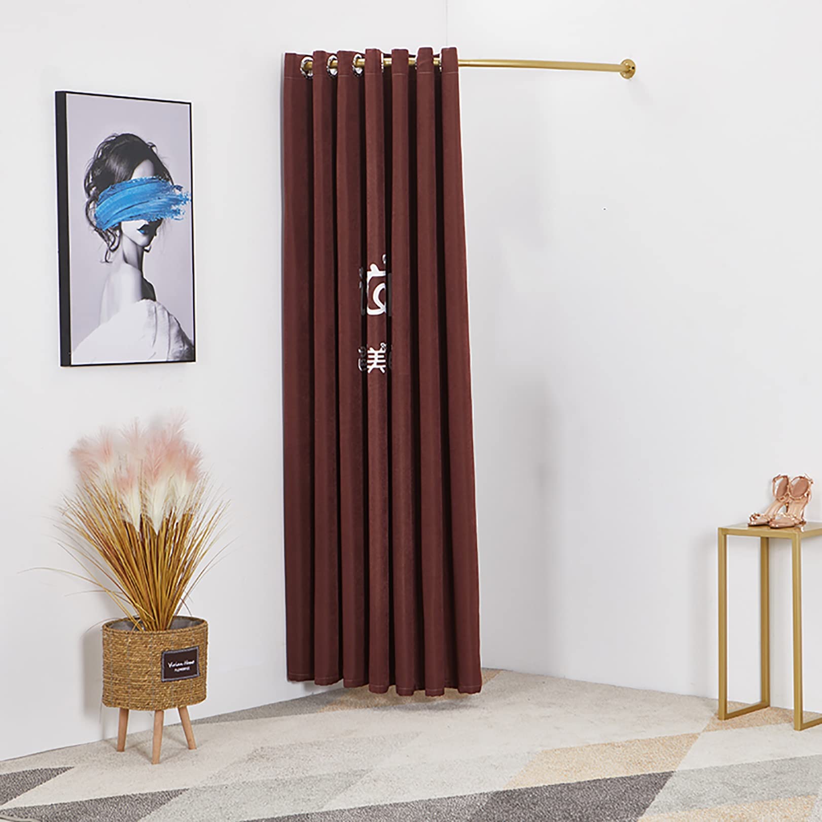 Cabine d'essayage pour boutique de vêtements pour femmes espace dressing élégant