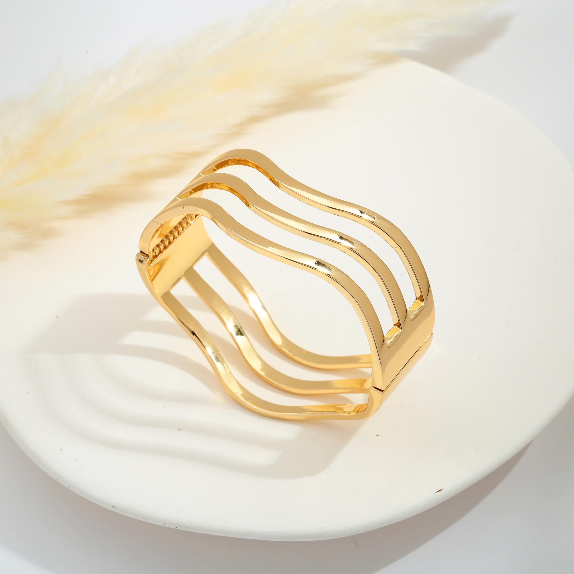 XYNSNDB Klobige goldene Armreifen für Frauen, Dicke, breite Klappmanschette, Vintage-Statement-Armband, gedrehtes, gehämmertes Handgelenk