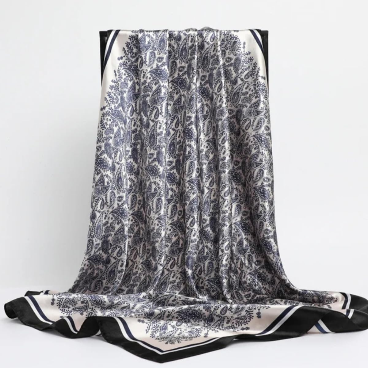 Lenço Xale Echarpe Feminino De Cetim Seda 90x90cm Estampado em promoção! Veja a oferta e mais achadinhos de Cintos & Lenços 8 Hoje é o melhor dia para comprar Lenço Xale Echarpe Feminino De Cetim Seda 90x90cm Estampado com aquele preço maroto! Promoção! Aproveite a oferta! 8