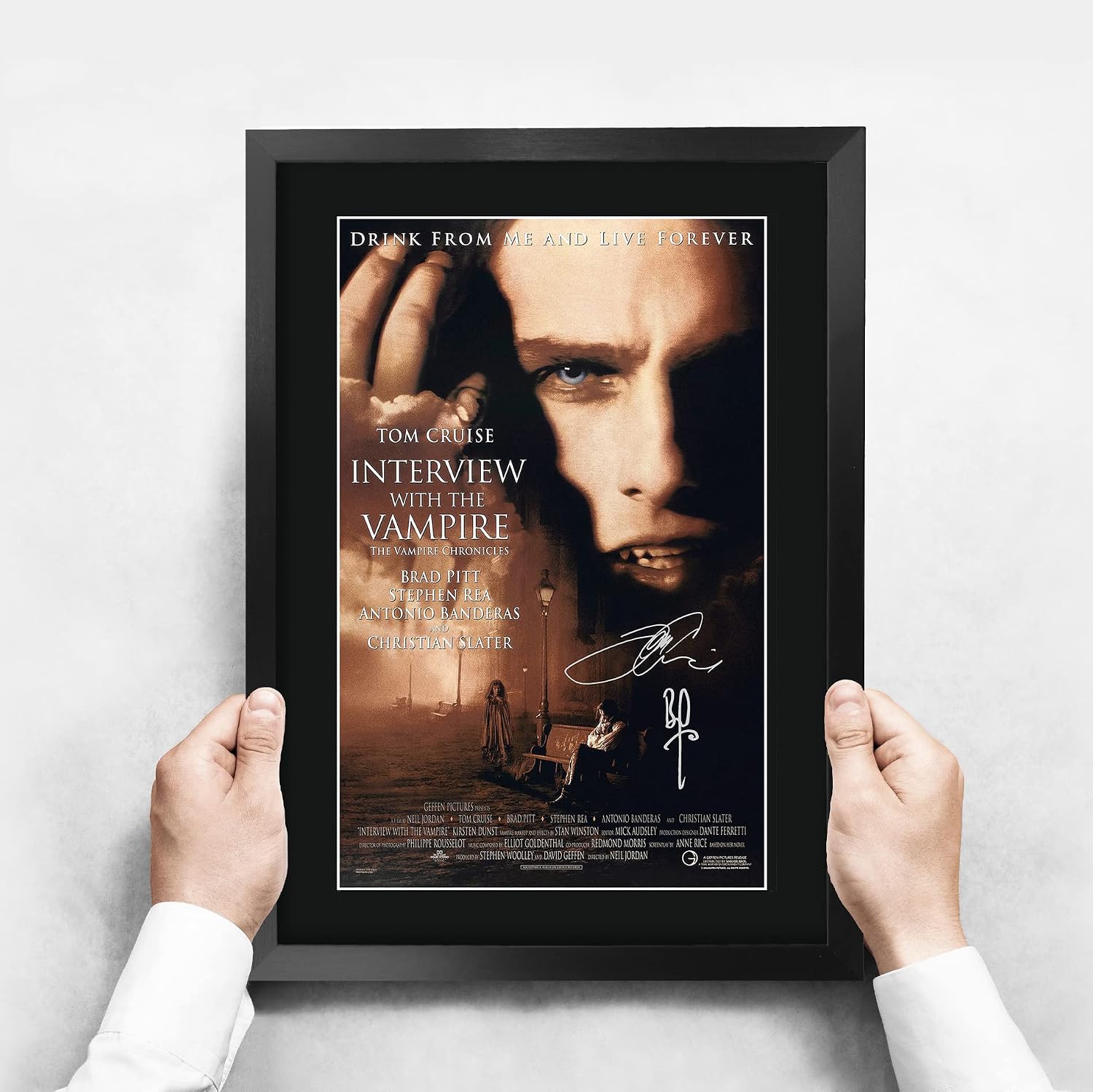 HWC Trading Interview With A Vampire Movie Poster Tom Cruise Brad Pitt Signed 16 x 12 inch Framed Gift Printed Autograph Film Print Photo Picture Display - 16" x 12" Framed
