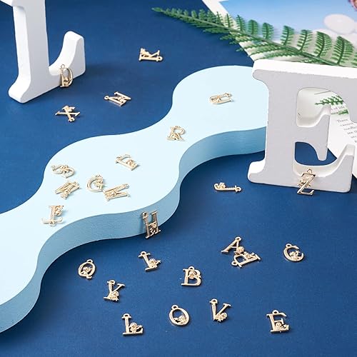 Miniatura 5 de Craftdady 26 dijes de letras de latón con circonita cúbica, oro claro, alfabeto con astronautas en miniatura, mayúscula A-Z, inicial para mensajes