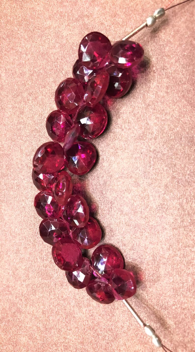 Perles de rubis en cœur pour fabriquer un cadeau de mariage