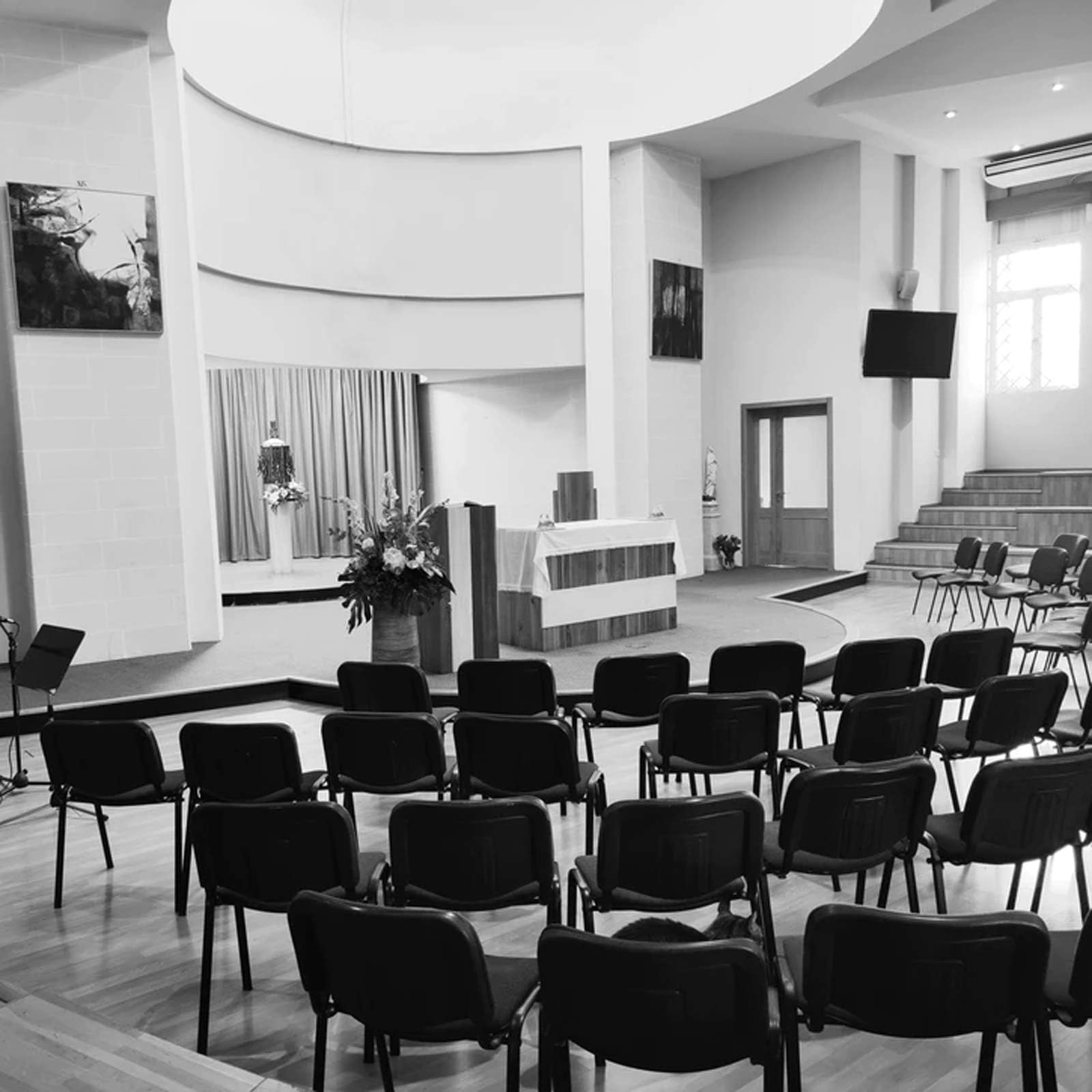 Bonnlo 5er-Set Stapelbare Besucherstühle, Schwarzes Mesh & Stahlrahmen, Armlos, Bürostühle für Empfang, Konferenzraum, Wartezimmer, Stapelbar, 150 kg Belastbarkeit, Schwarz