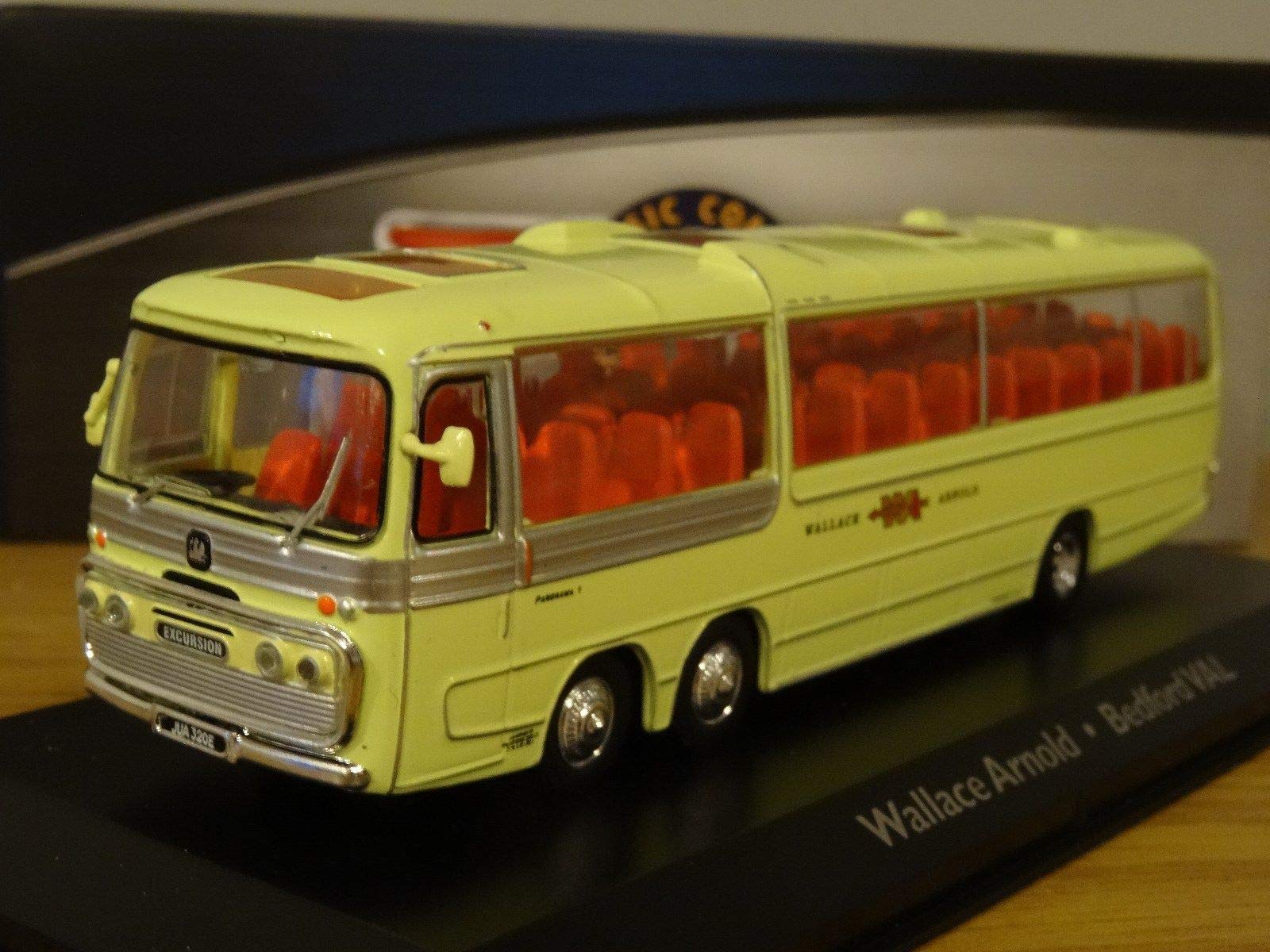 BEDFORD VAL COACH MODEL BUS WALLACE ARNOLD 1:76 SIZE CORGI OOC 4642102 T3