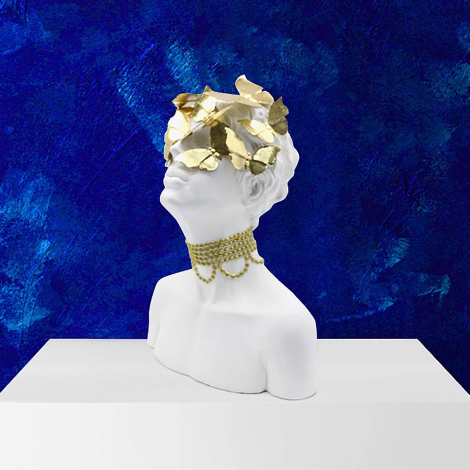 Figurilla de Resina Ornamento Moderno Busto Femenino Estatua Decorativa Escultura de Mesa con Mariposas y Collar Decorativo Adecuada para Sala de
