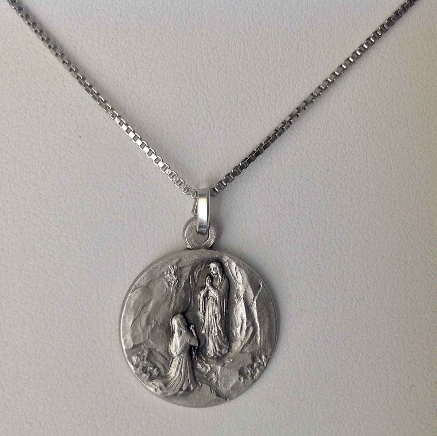 I G J MEDALLA DE NUESTRA SEÑORA DE LOURDES - EN PLATA DE LEY 925 CON CADENA - LAS MEDALLAS DE LOS SANTOS PATRONOS
