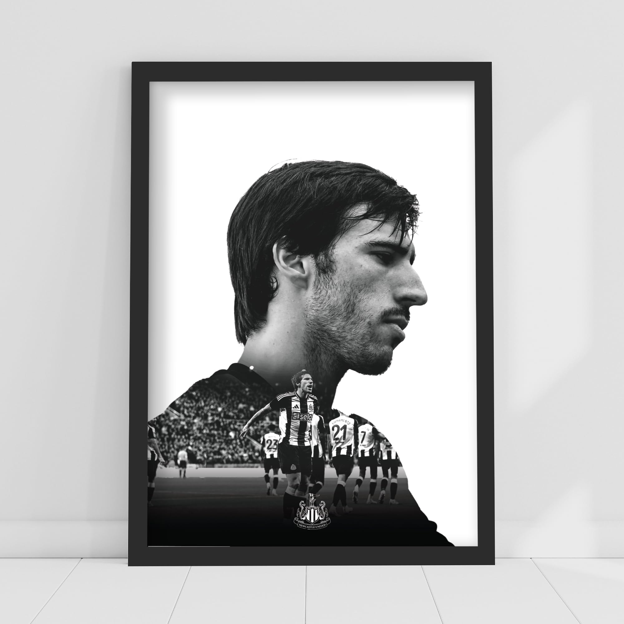 Newcastle United Sandro Tonali Black and White Portrait Print (21cm x 29.7cm - A4)