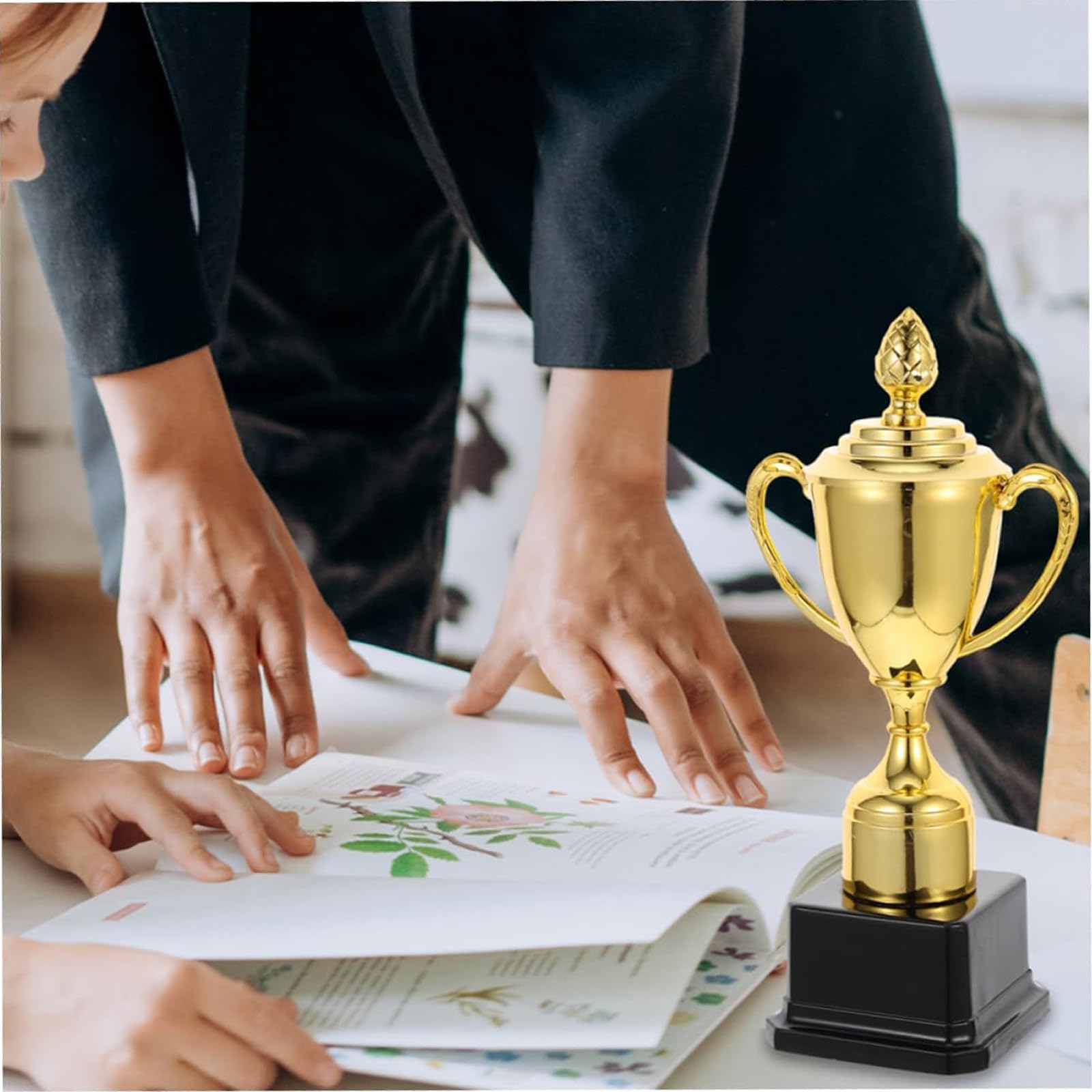 esmen 2 Stück Trophäen-Party-Medaillen, Gold-Trophäen, Fußball-Trophäen, Gewinner-Trophäen-Pokal für Verschiedene Wettbewerbe, Auszeichnungen, Partys usw