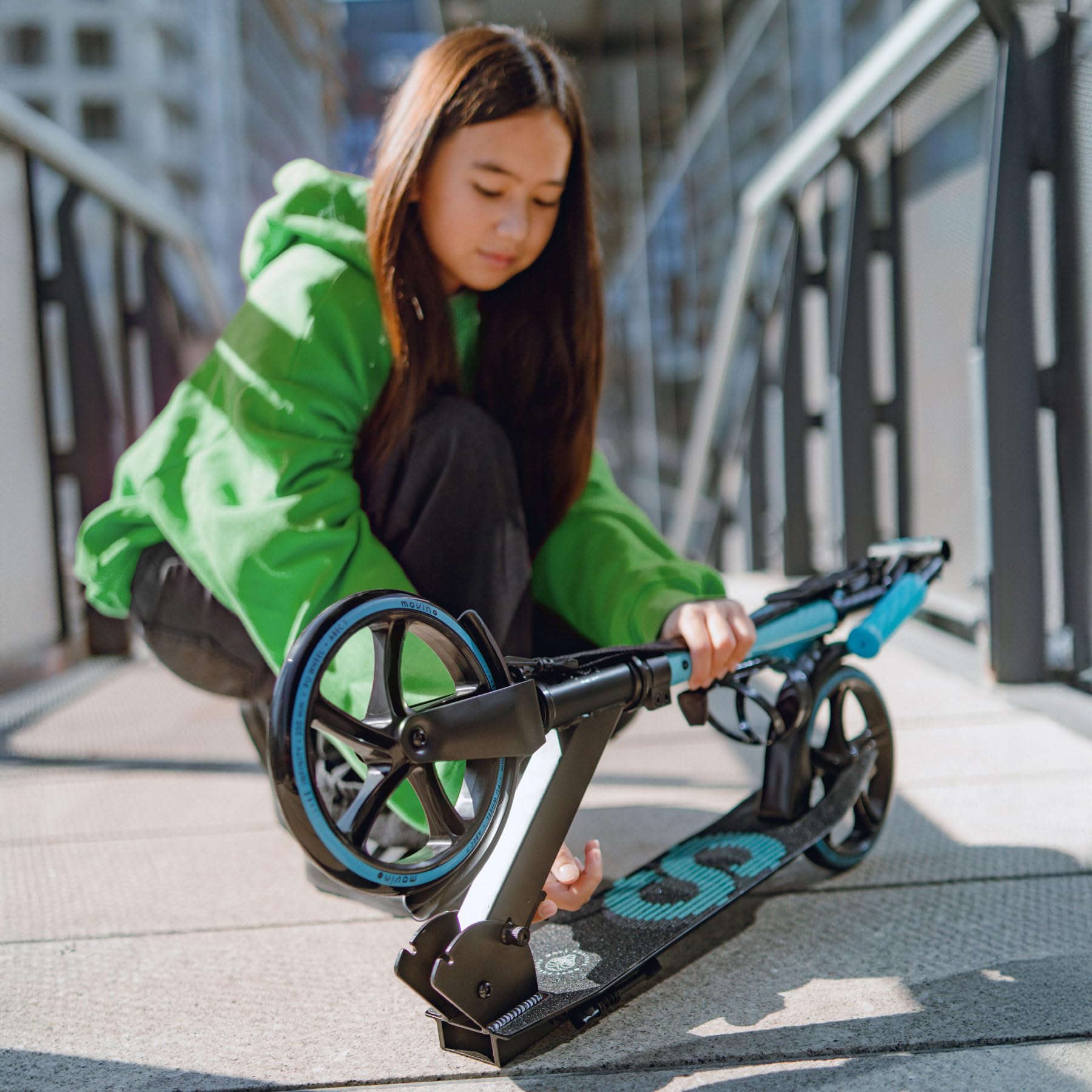 Movino Trotinette Comfort+ Pliable - Amortisseur, Frein à Main, Roulements ABEC-7 Pour Adultes Et Enfants
