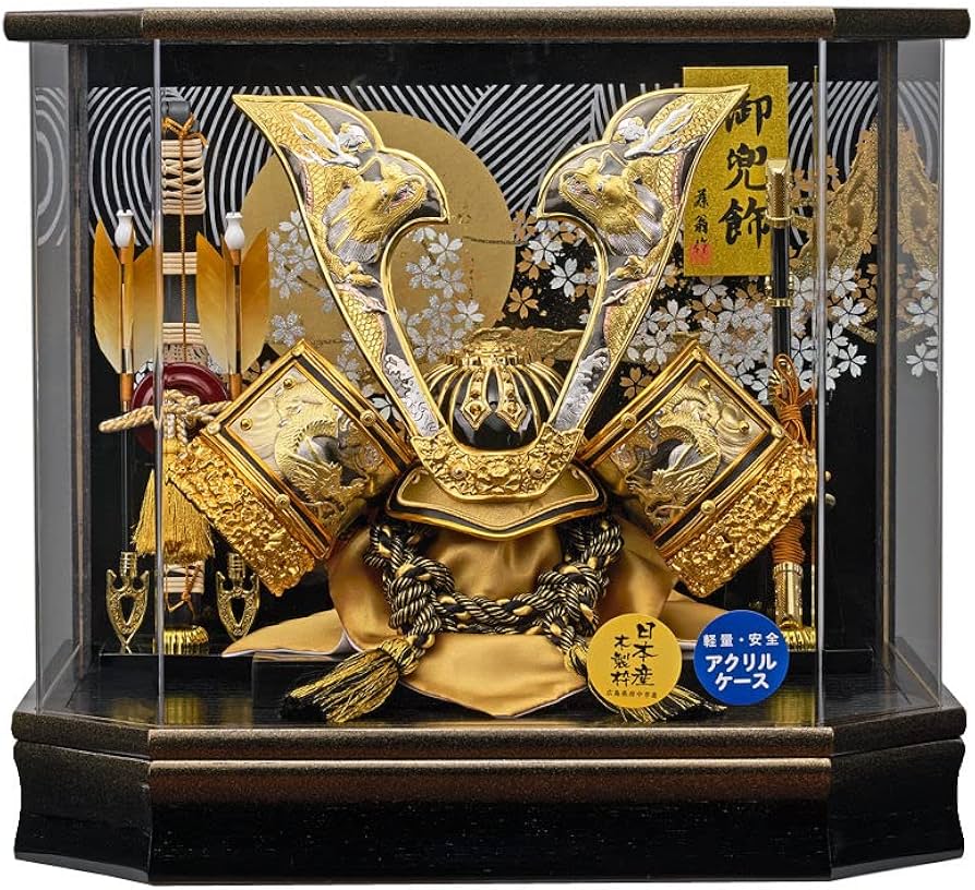 Amazon | 五月人形 ケース入り 兜飾り 嵯峨 盛上げ大鍬型の兜 アクリル