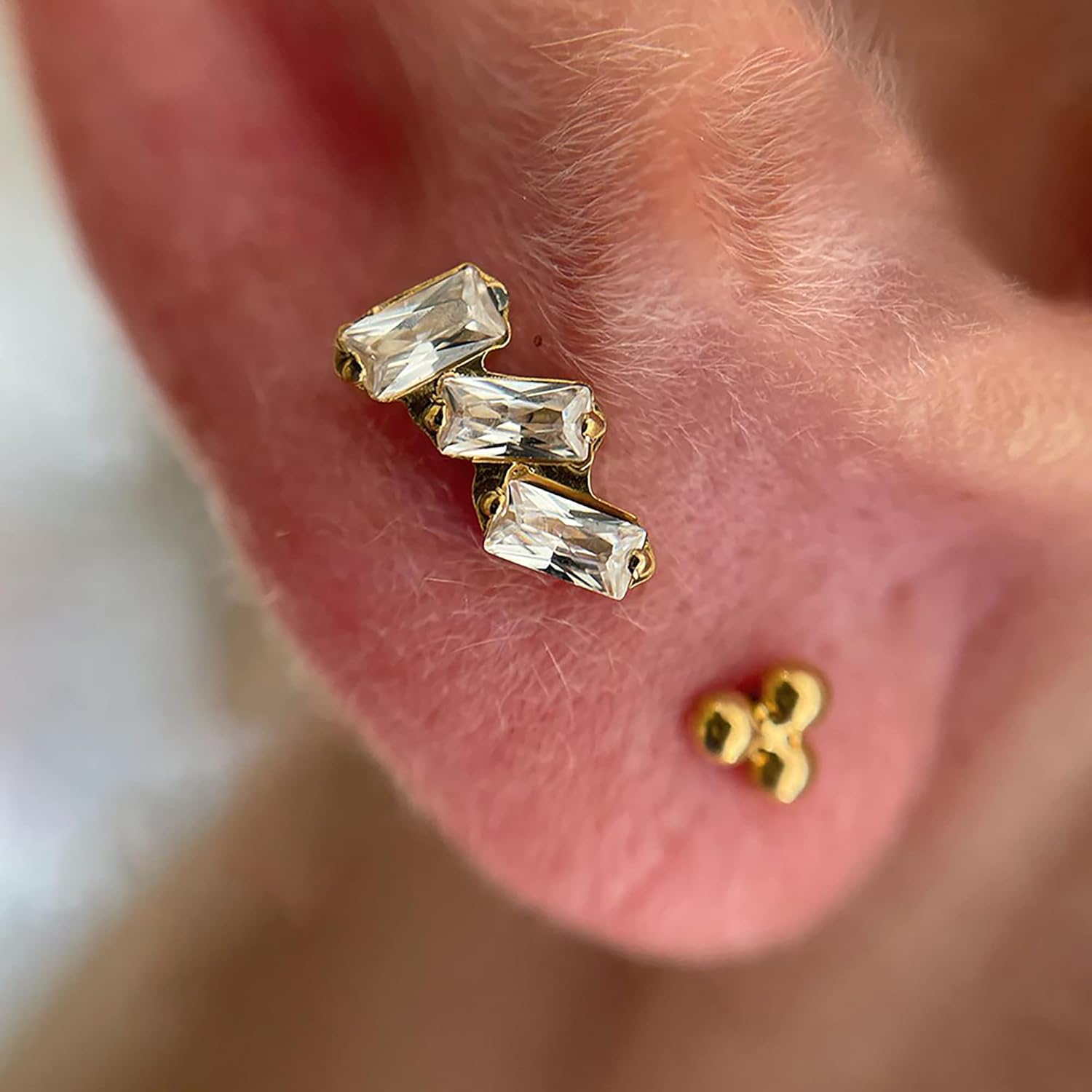 FINE4U 1PC 16G Gold Cartilage Earring 6mm 8mm - ASTM F136 Titanium Piercing Jewelry for Tragus, Helix Conch, Internally Threaded - Image 5