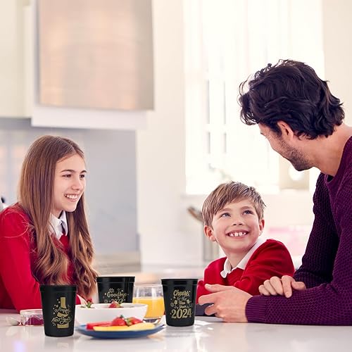 Miniatura 5 de Vasos de fiesta de Año Nuevo  Paquete de 24 vasos reutilizables, vasos de plástico de 16 onzas para estadios navideños, 3 diseños festivos de juego