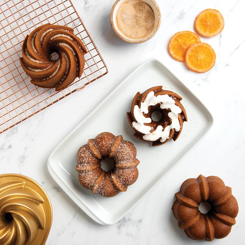 Nordic Ware Classic Bundt Duet, 5 tazas, dorado