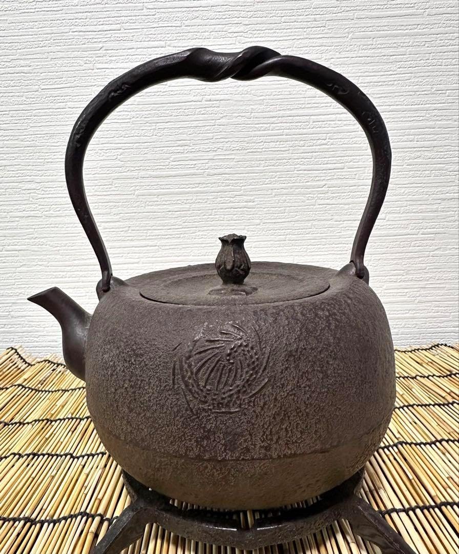 新品、未使用品、付属品付　南部金狐堂　捻鉉姥口１５型龍文様　南部鉄瓶　南部鉄器 南部金狐堂 捻鉉姥口15型龍文様 南部鉄瓶 南部鉄器 2025