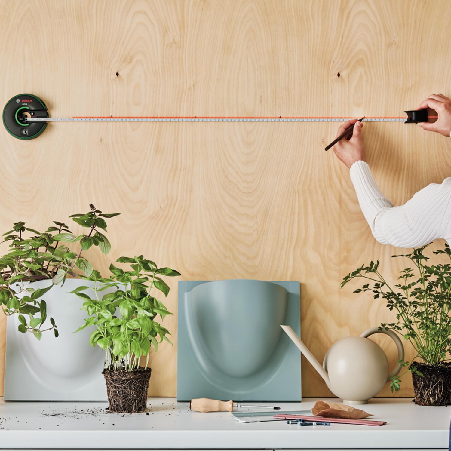 Bosch Nivel Láser de líneas 2 en 1 Atino 2.ª gen. con cinta métrica extraíble y bloqueable (alineación horizontal o vertical gracias al acoplamiento sencillo en superficies blandas y duras, en caja)